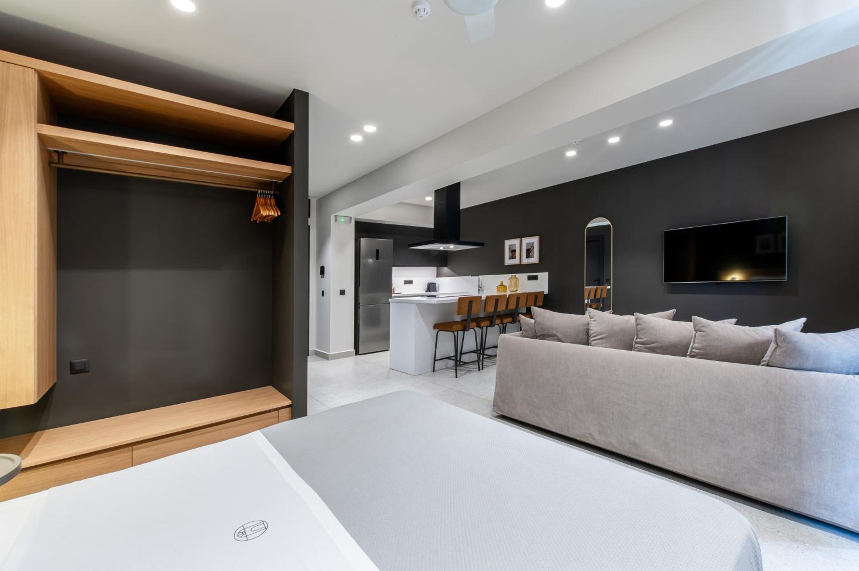 Superior Suite - Photo 6