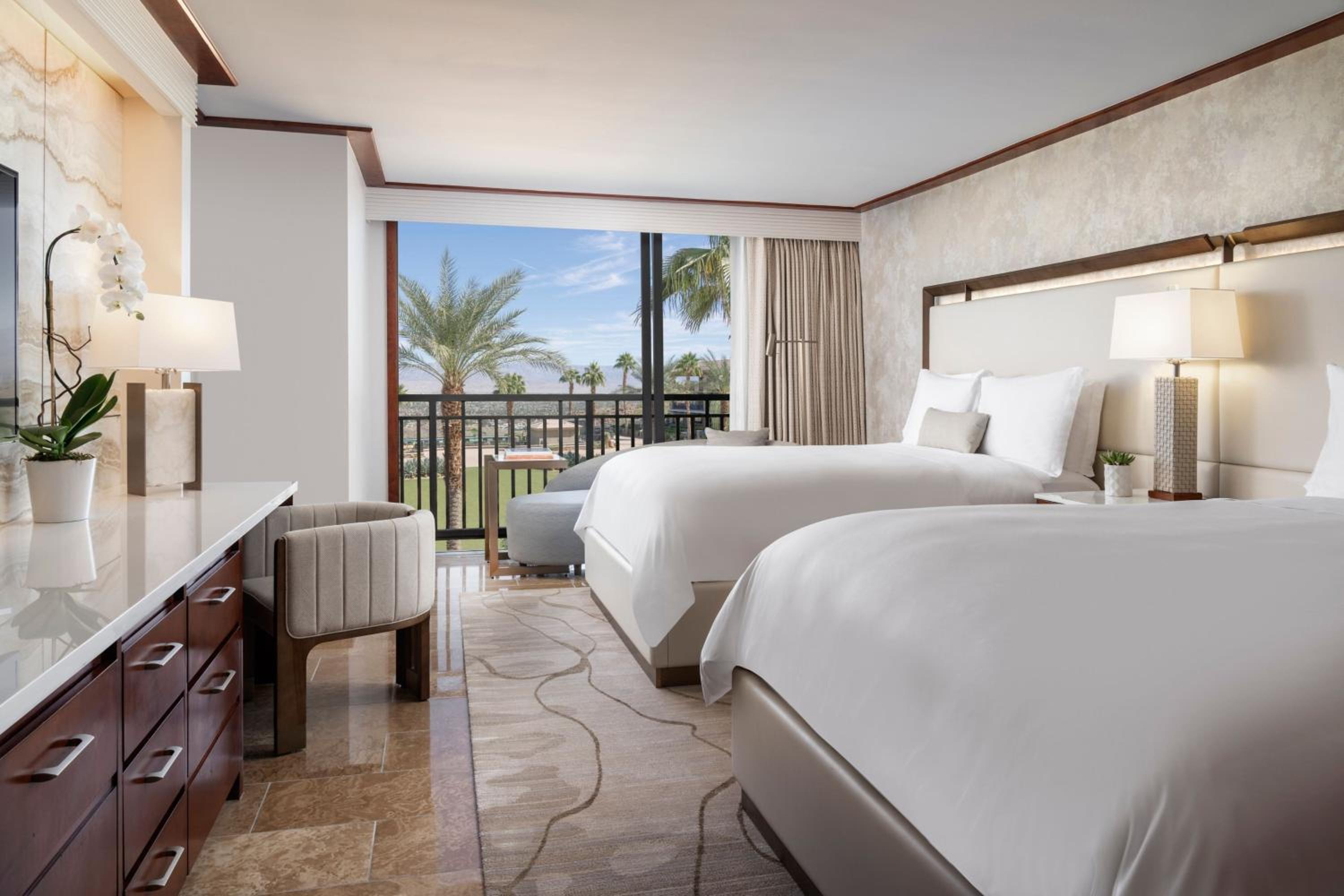 Deluxe Queen Room with Two Queen Beds - Club Lounge Access - Photo 1