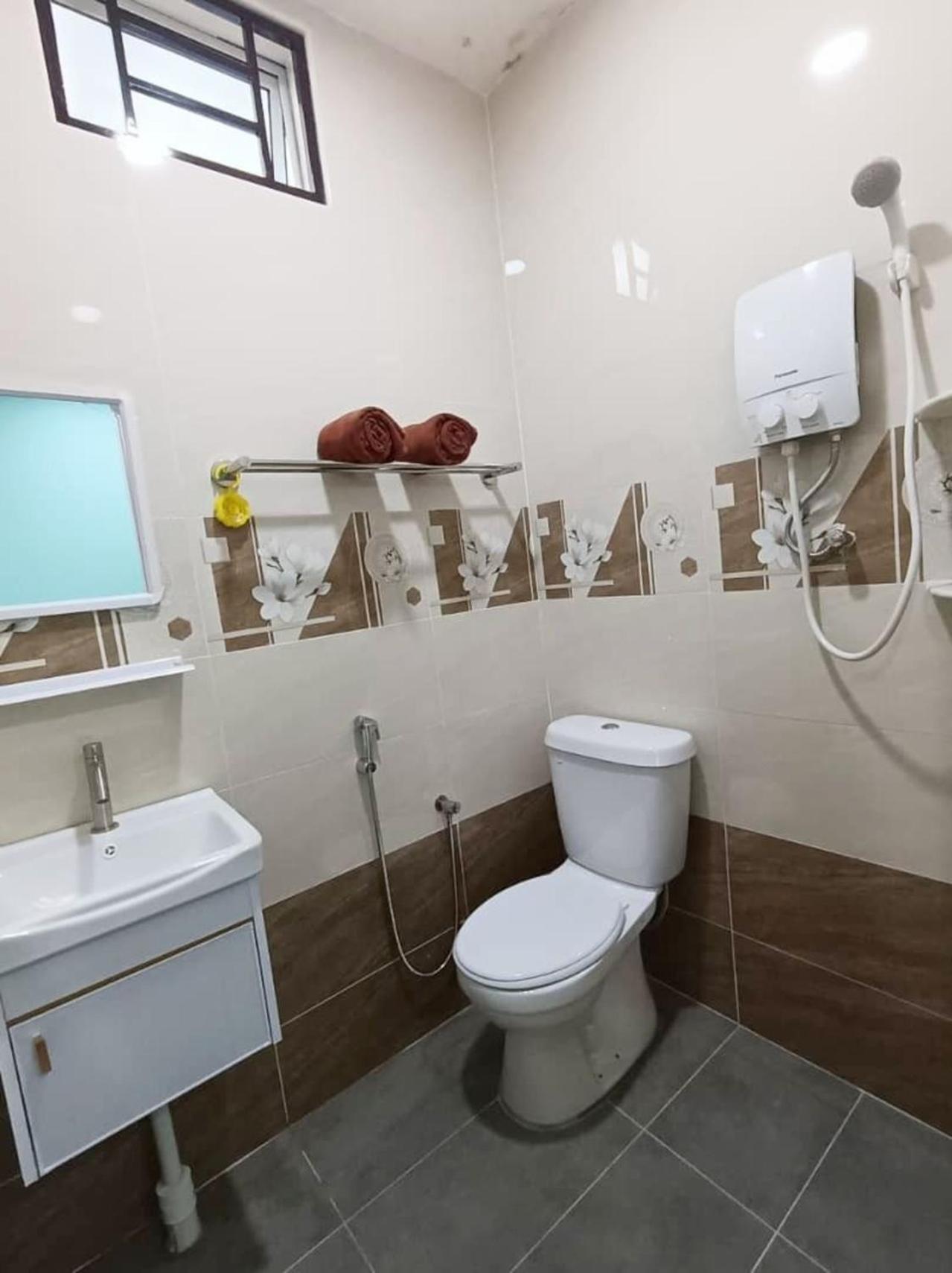 Deluxe Queen Room - Photo 5