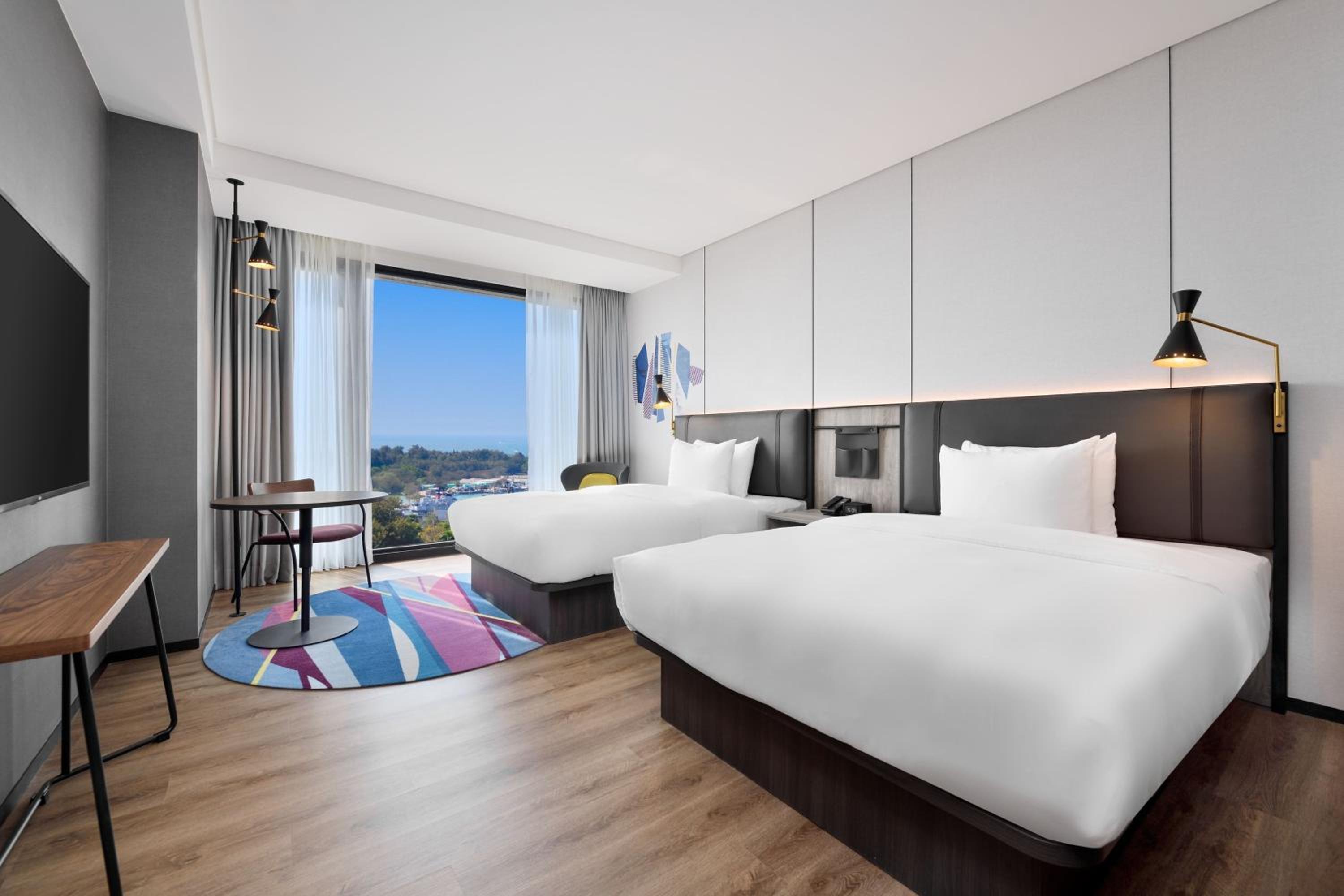 Breezy Double Room with Two Double Beds and Harbor View - Upper Floor - Photo 6
