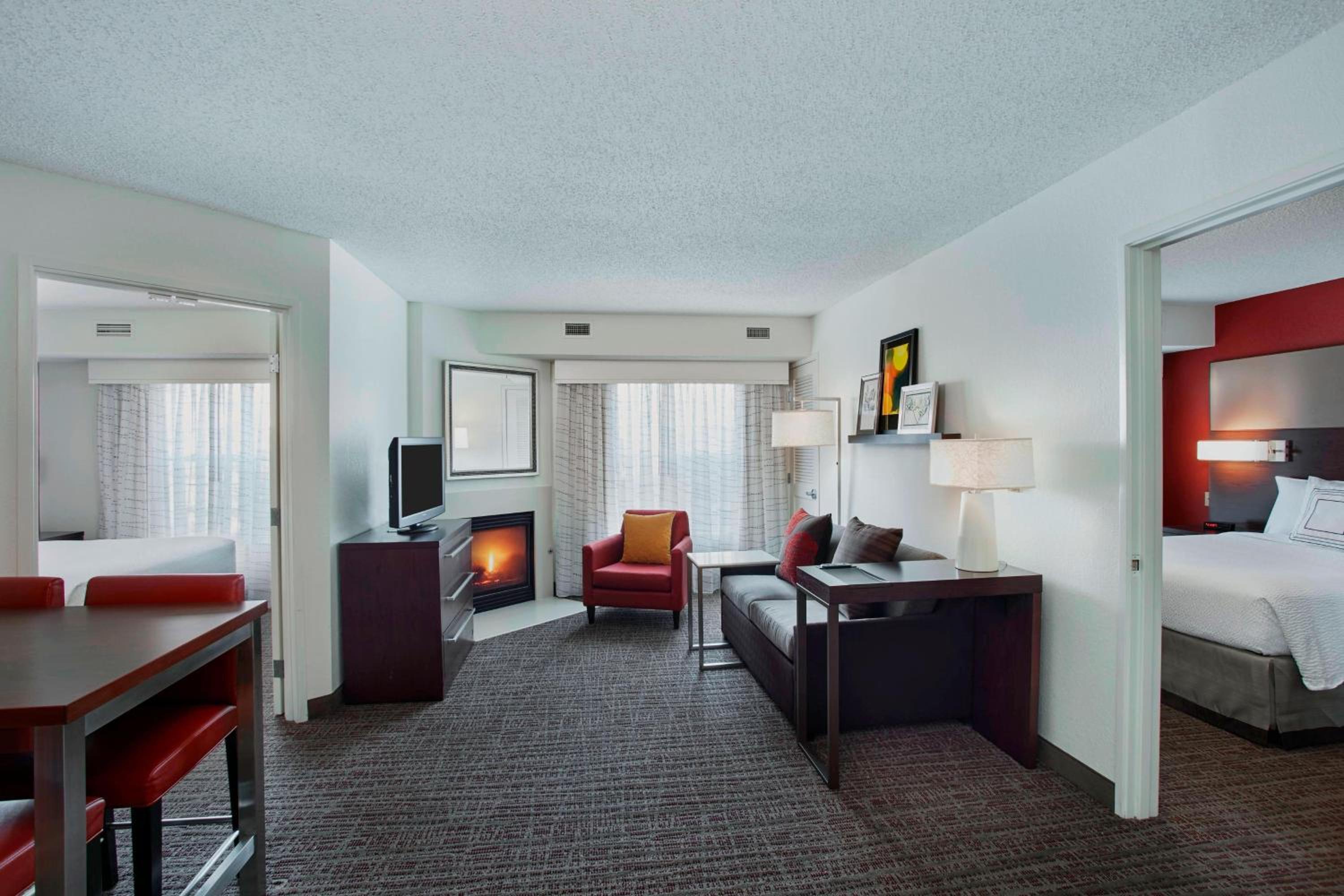 Two-Bedroom Suite - Photo 4