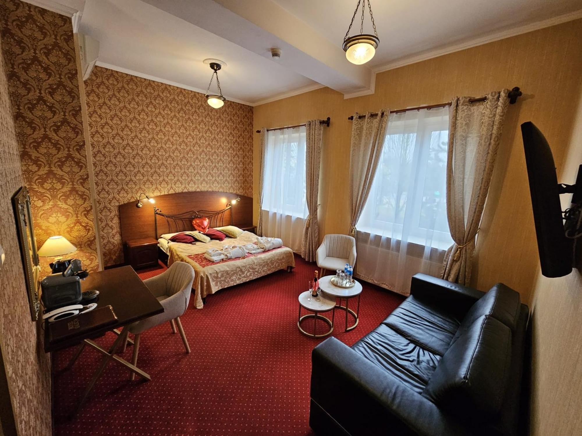 Deluxe Double Room - Photo 16