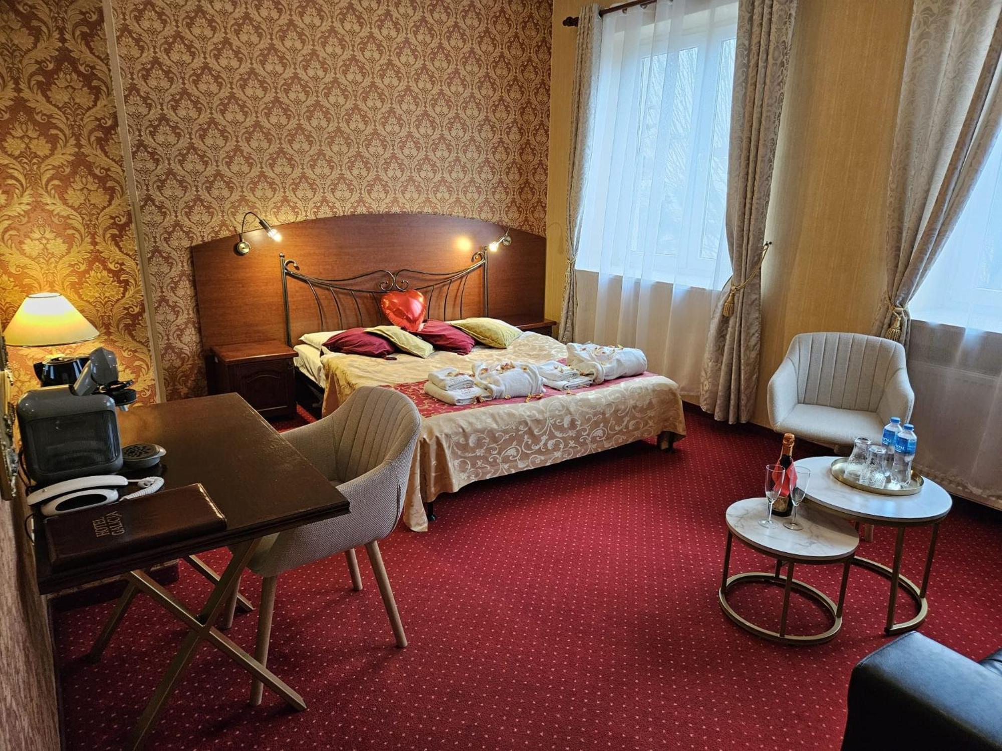 Deluxe Double Room - Photo 19