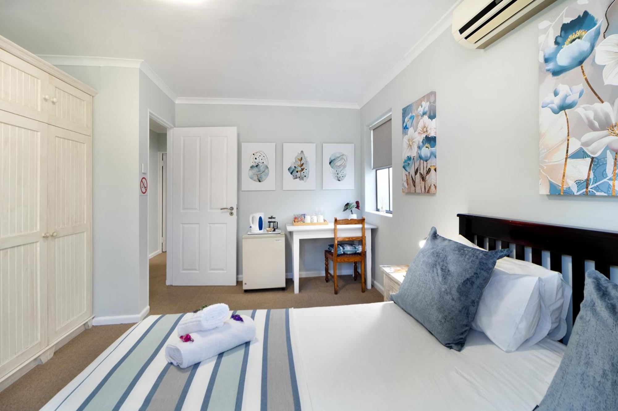 Two-Bedroom Suite - Photo 6
