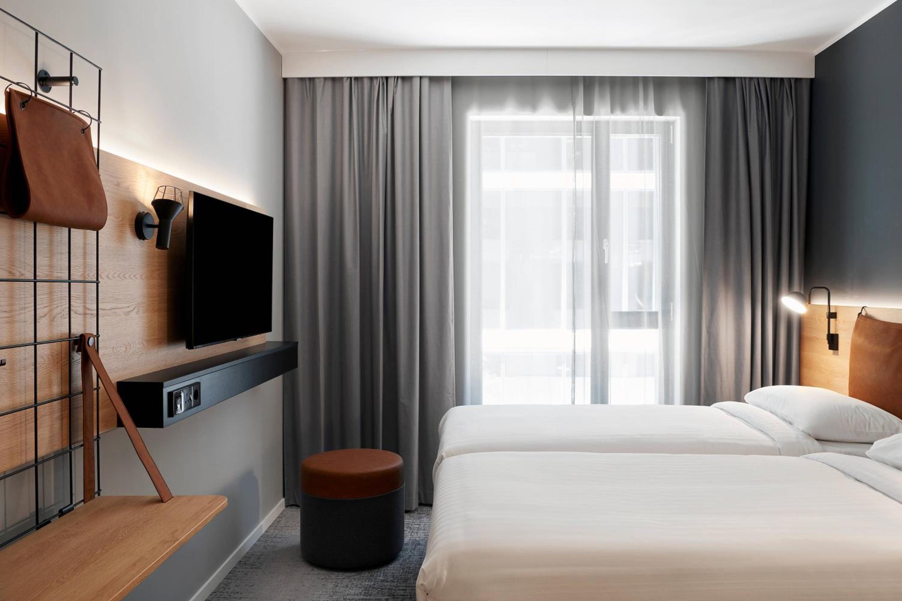 Moxy Twin Room - Photo 3