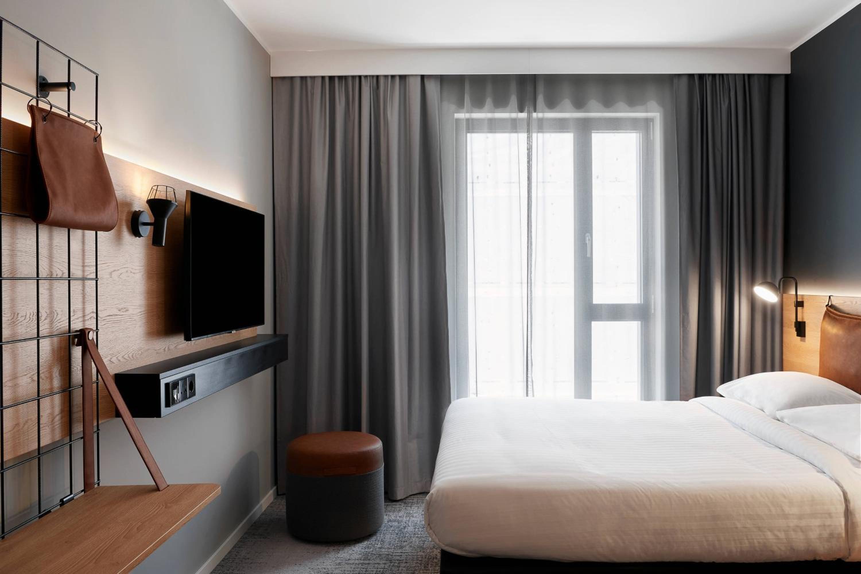 Moxy Queen Room - Photo 6