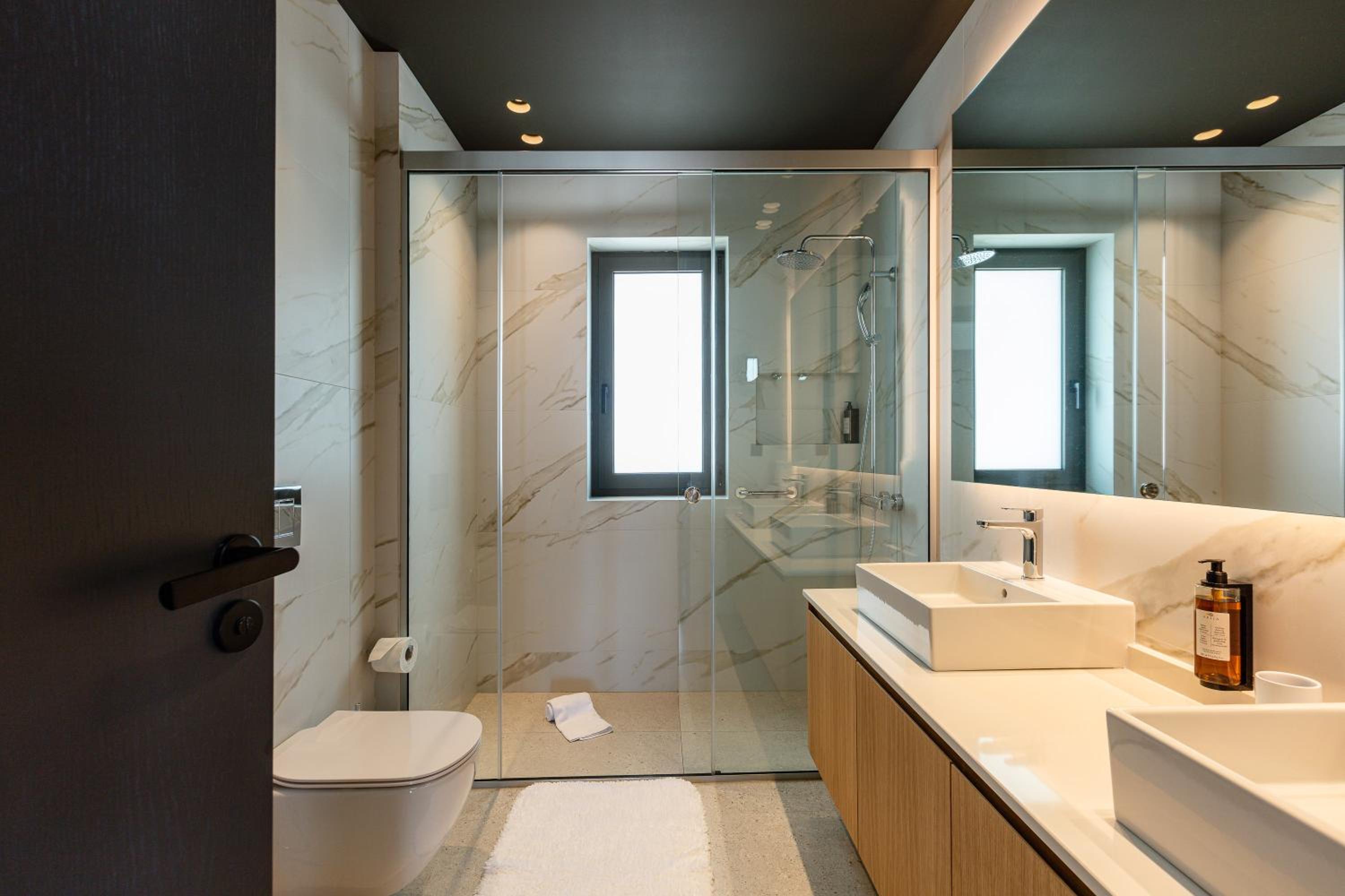 Premium Suite Sea View with Outdoor Jetted Tub - Photo 12