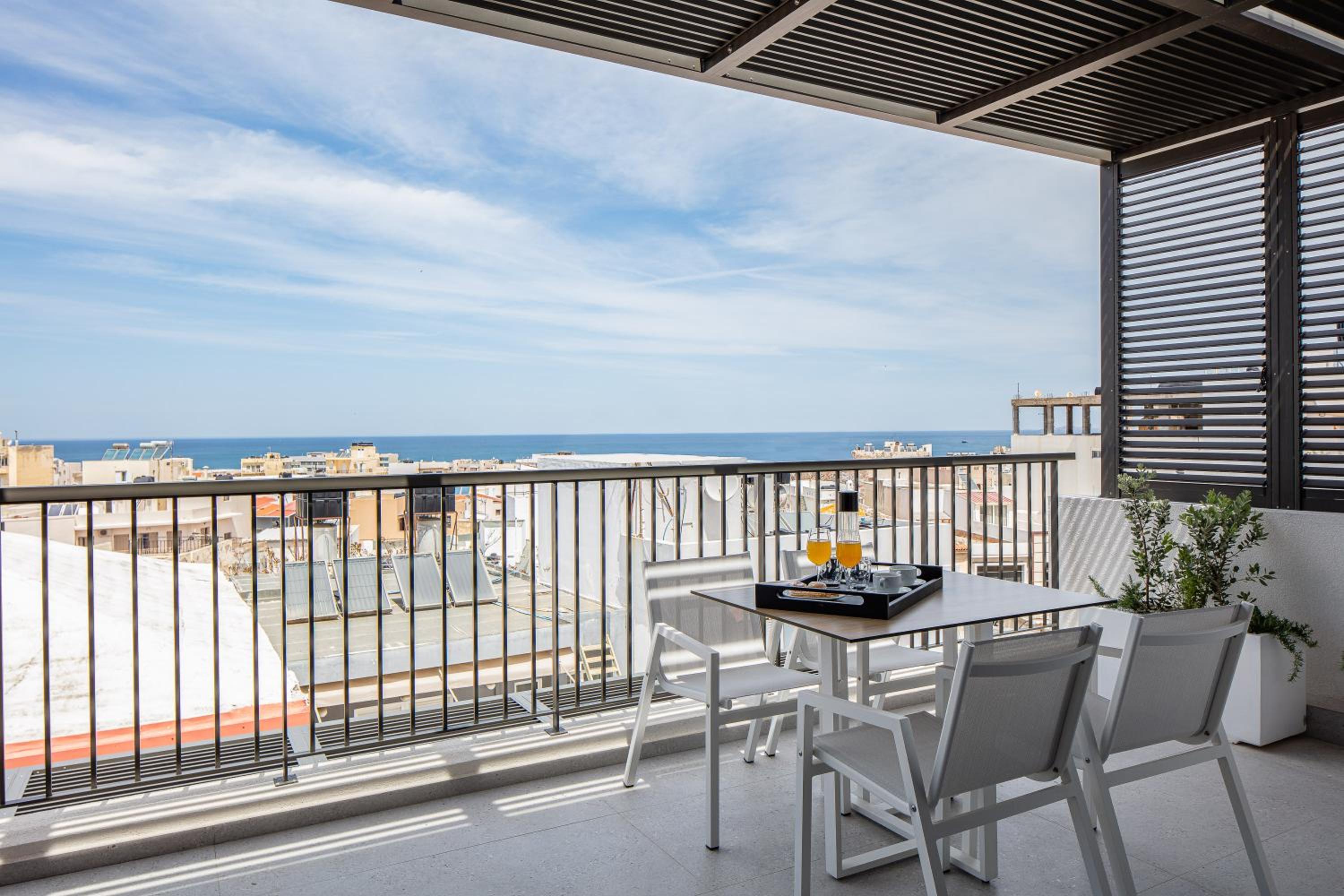 Premium Suite Sea View with Outdoor Jetted Tub - Photo 14