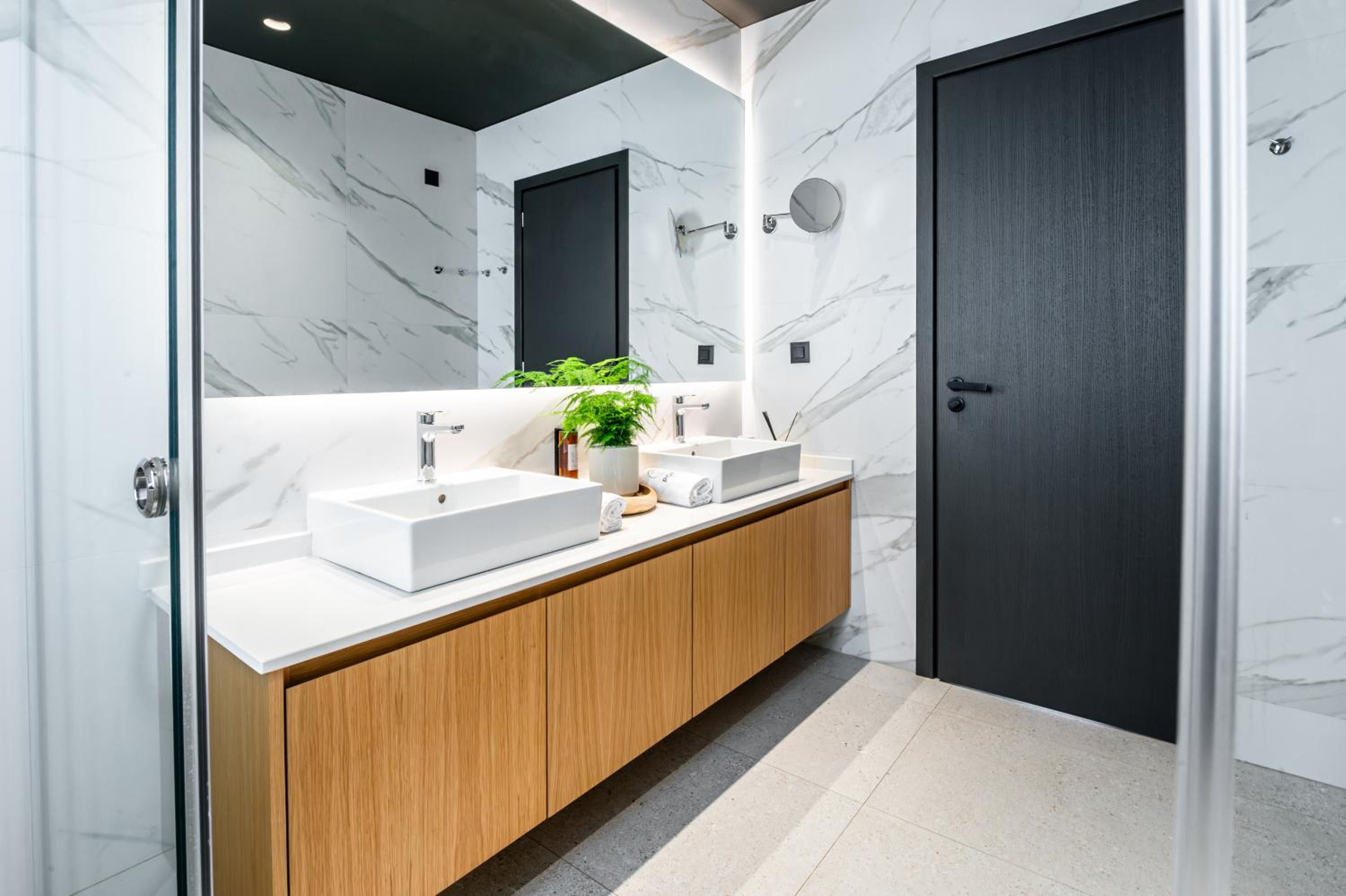 Premium Suite Sea View with Outdoor Jetted Tub - Photo 11