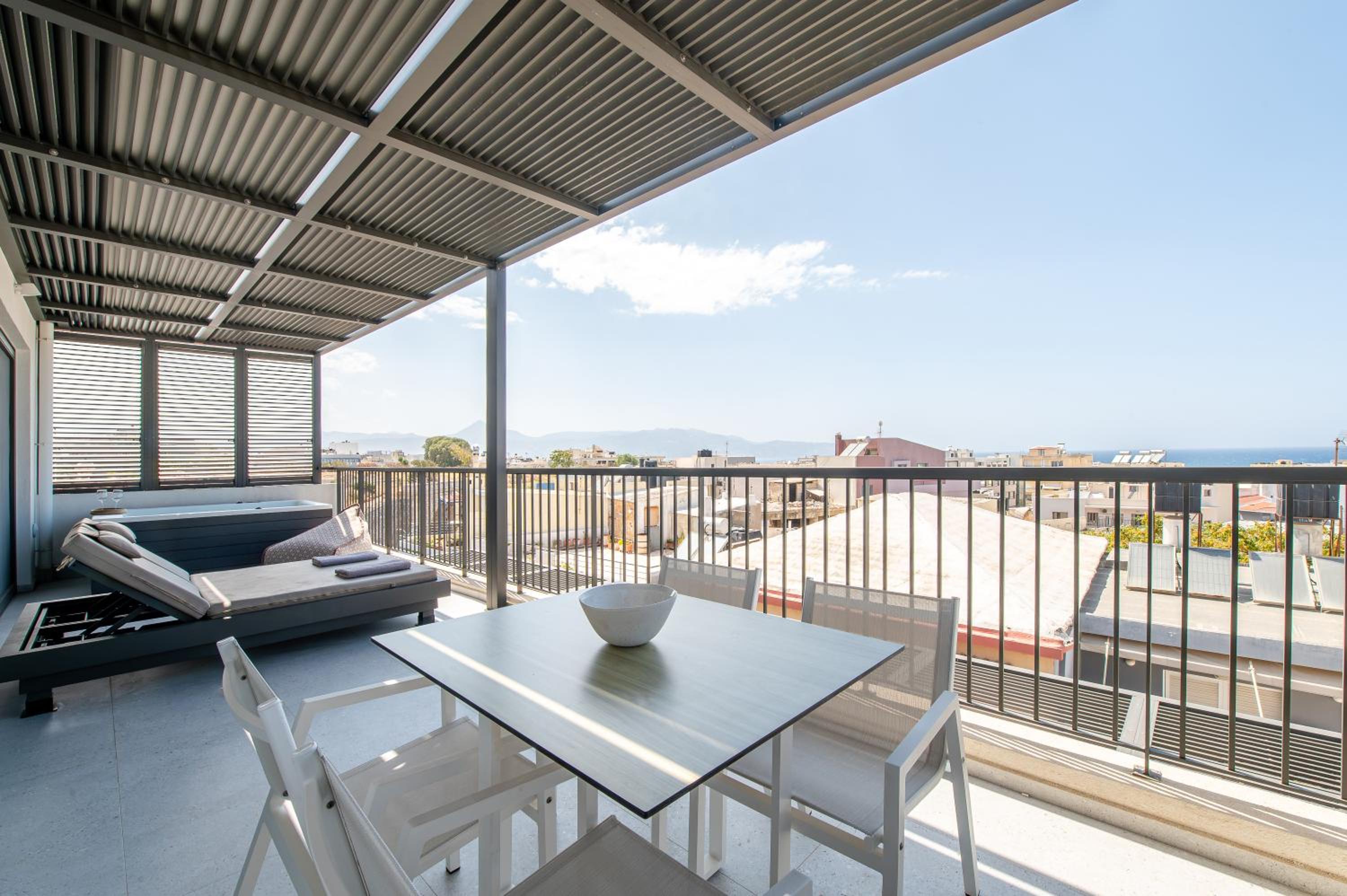 Premium Suite Sea View with Outdoor Jetted Tub - Photo 16