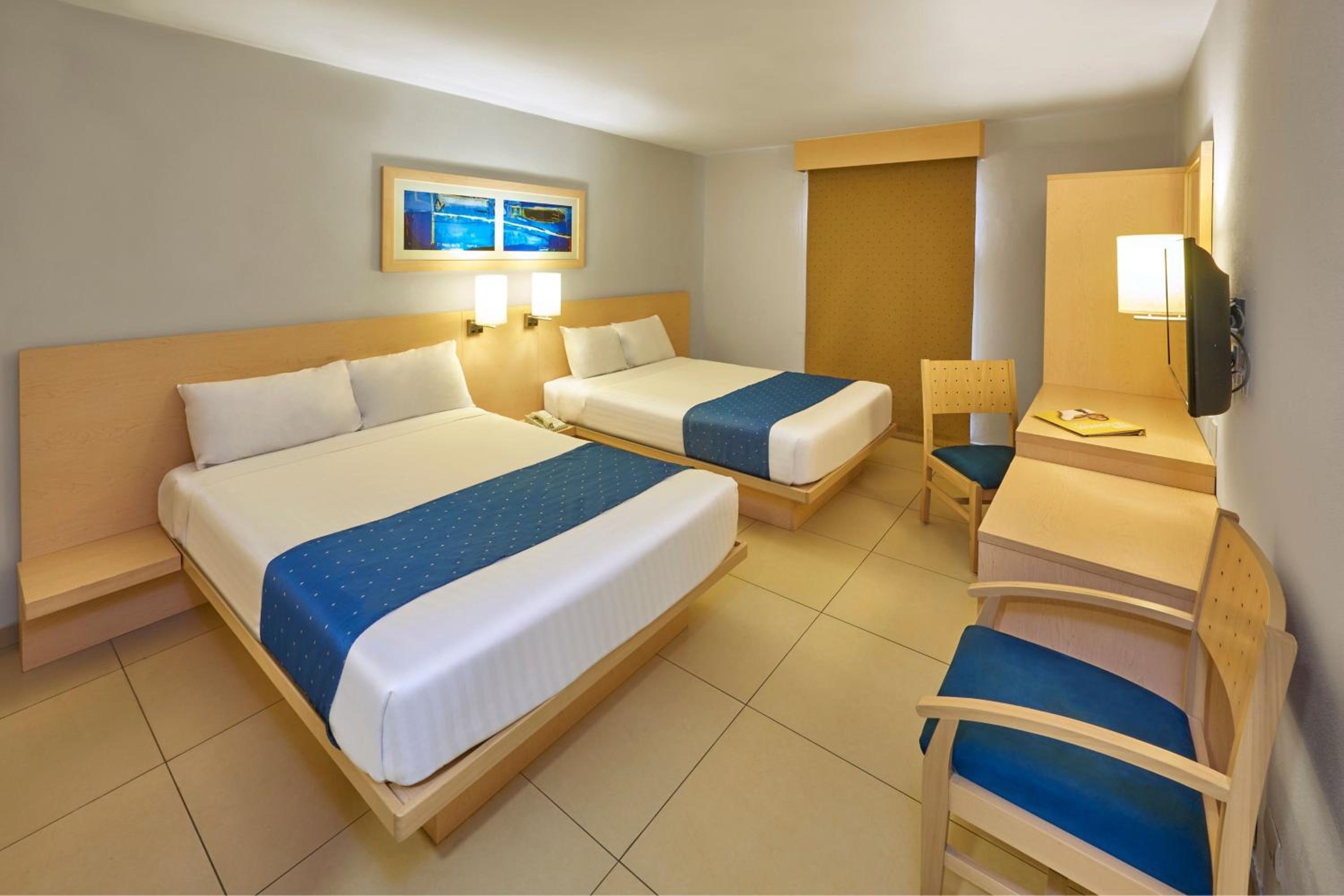 Double Room with Two Double Beds - Photo 5