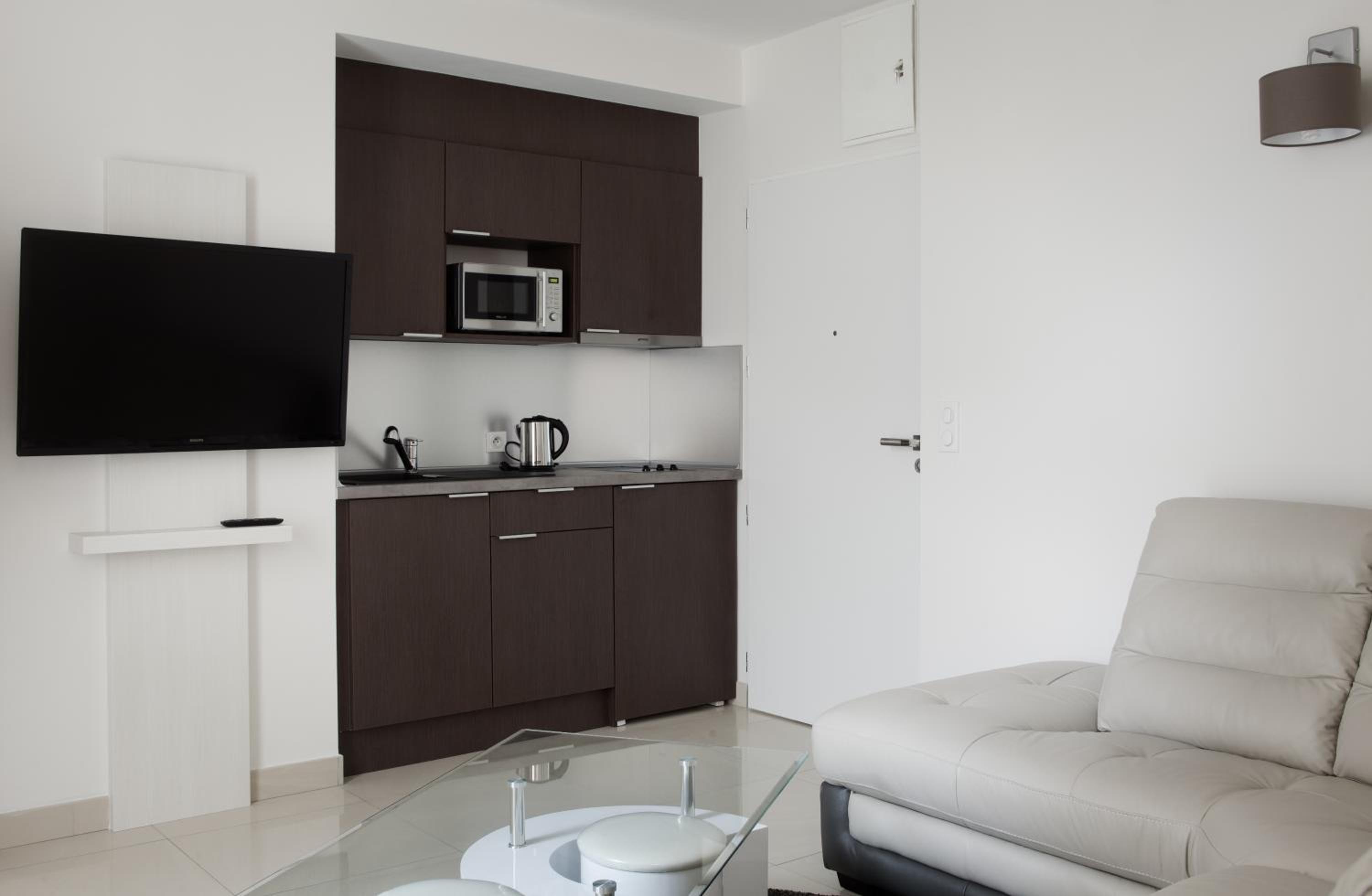 Two-Bedroom Apartment - Photo 2