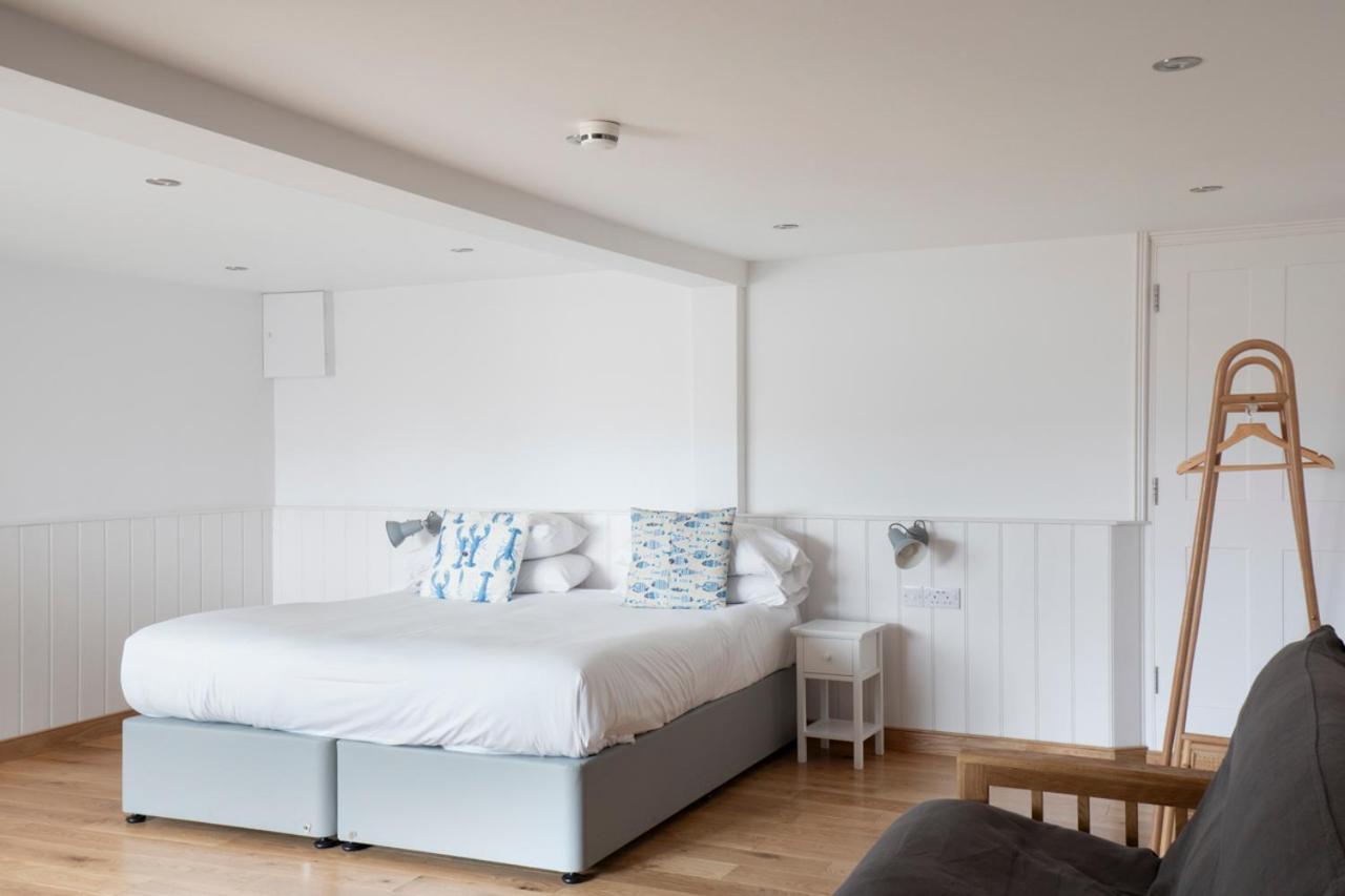 Double or Twin Room with Terrace - Photo 6