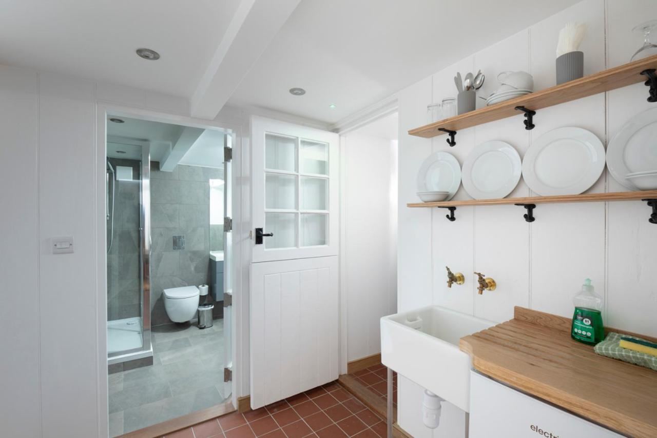 Double or Twin Room with Terrace - Photo 8