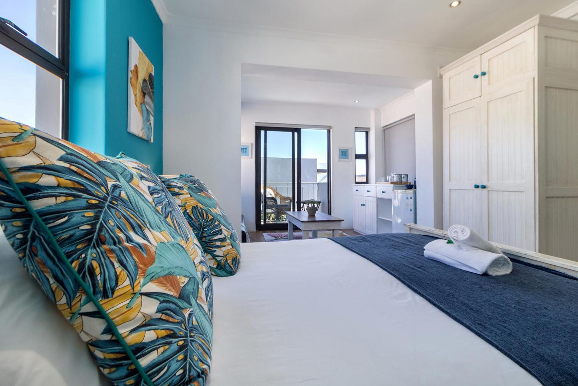 Queen Suite with Sea View - Photo 5