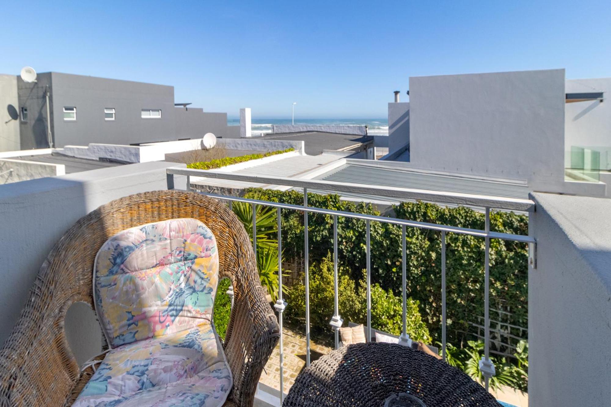 Queen Suite with Sea View - Photo 4