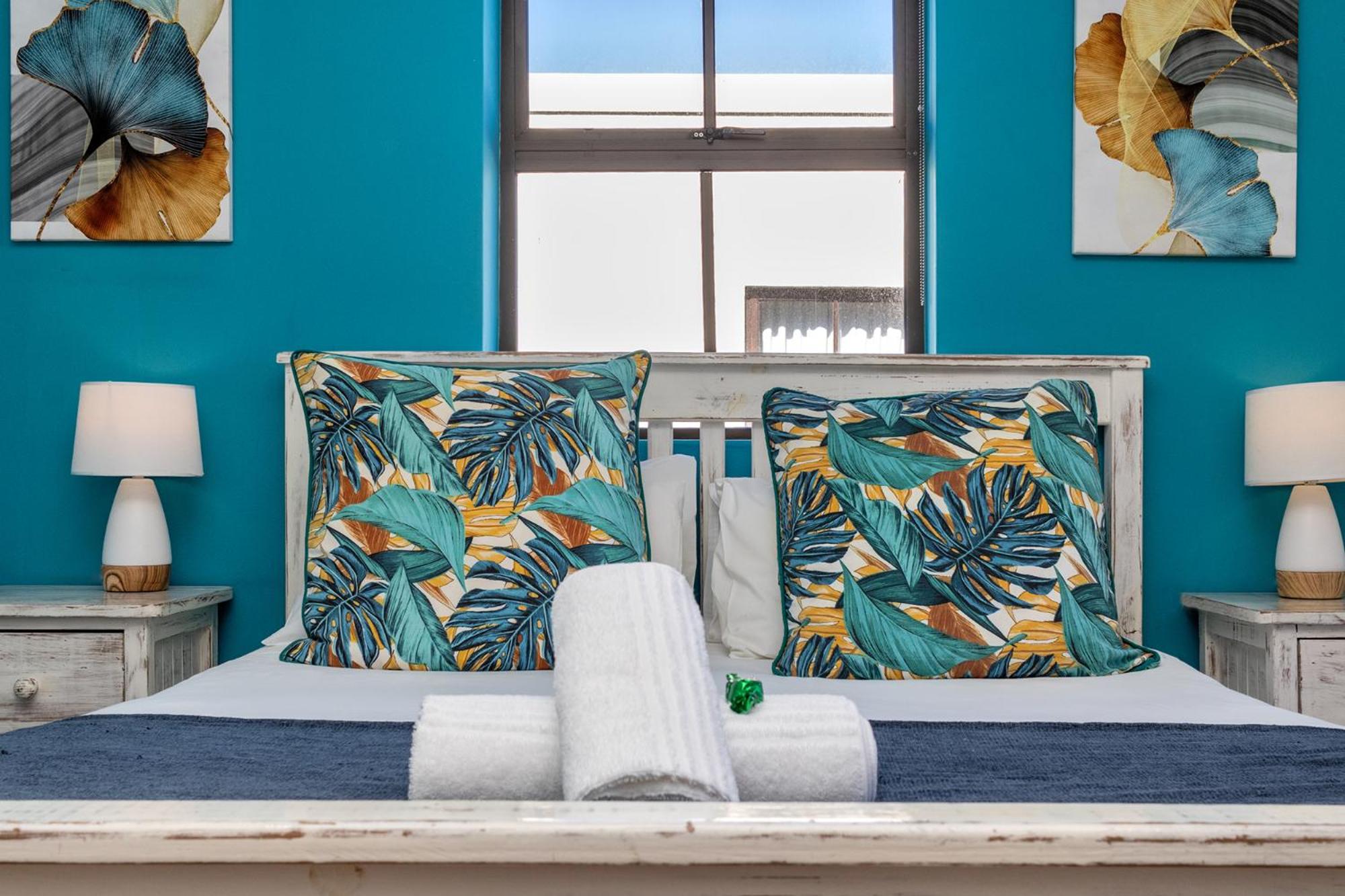 Queen Suite with Sea View - Photo 2