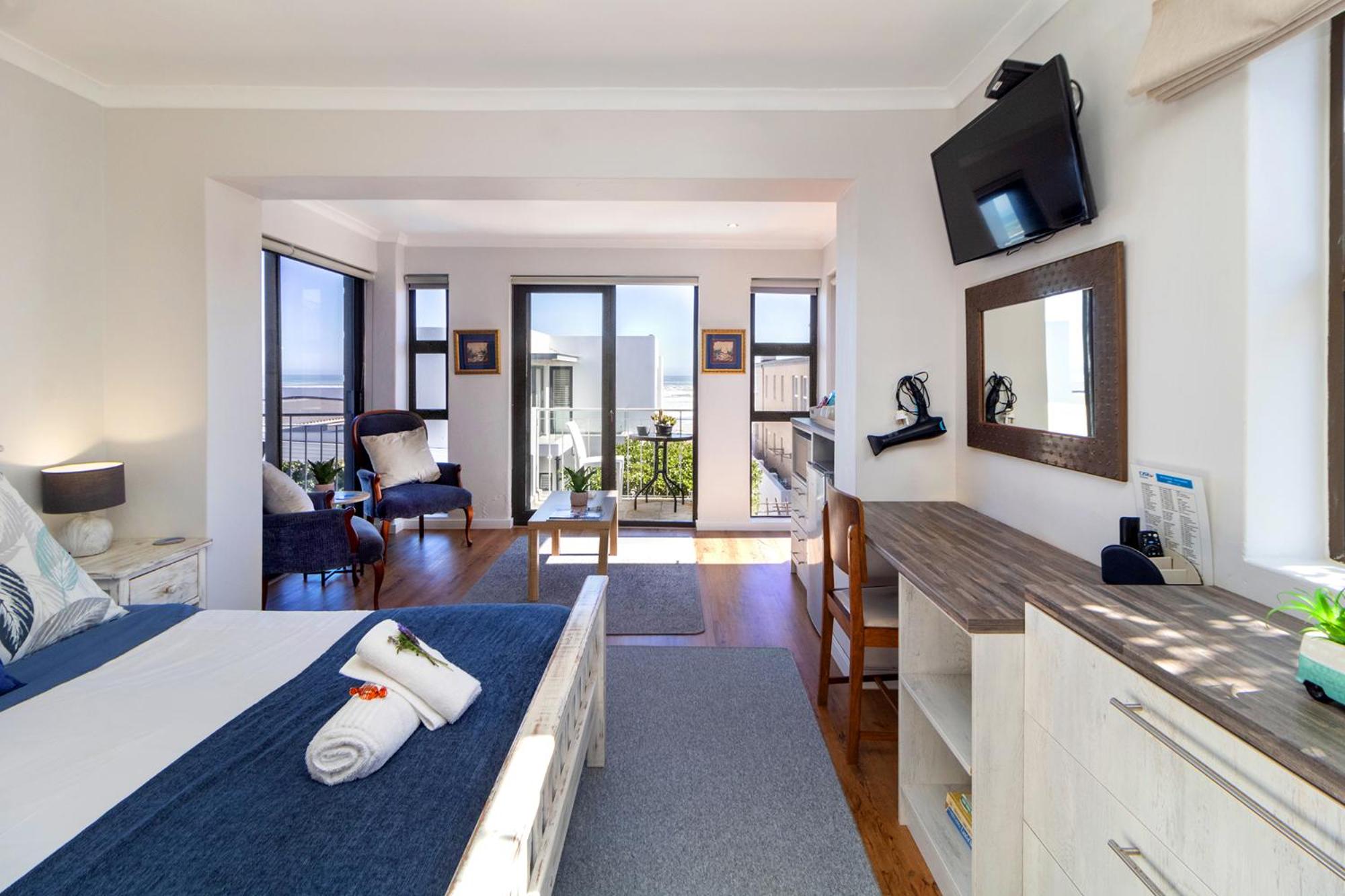 Superior Suite with Sea View - Photo 10