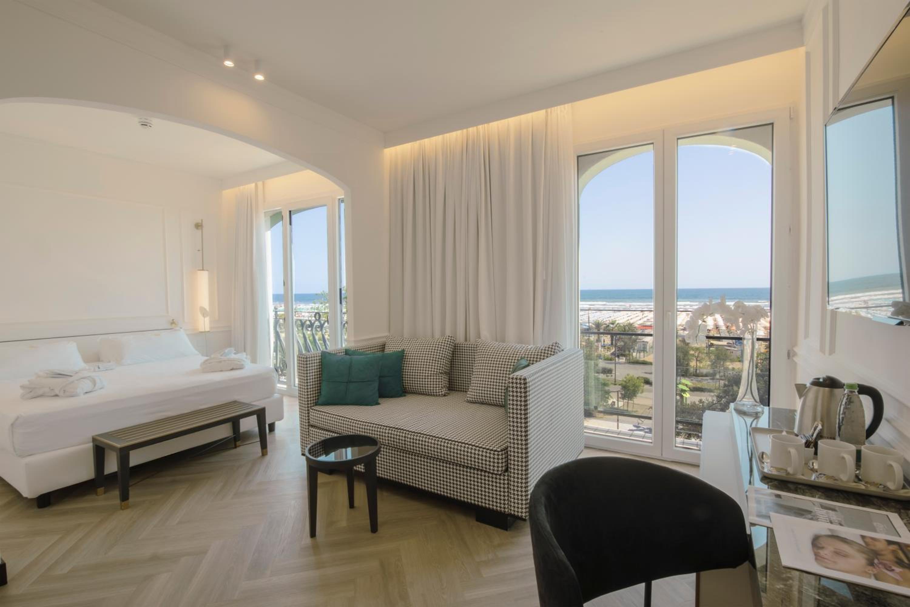 Junior Suite with Sea View - Photo 1