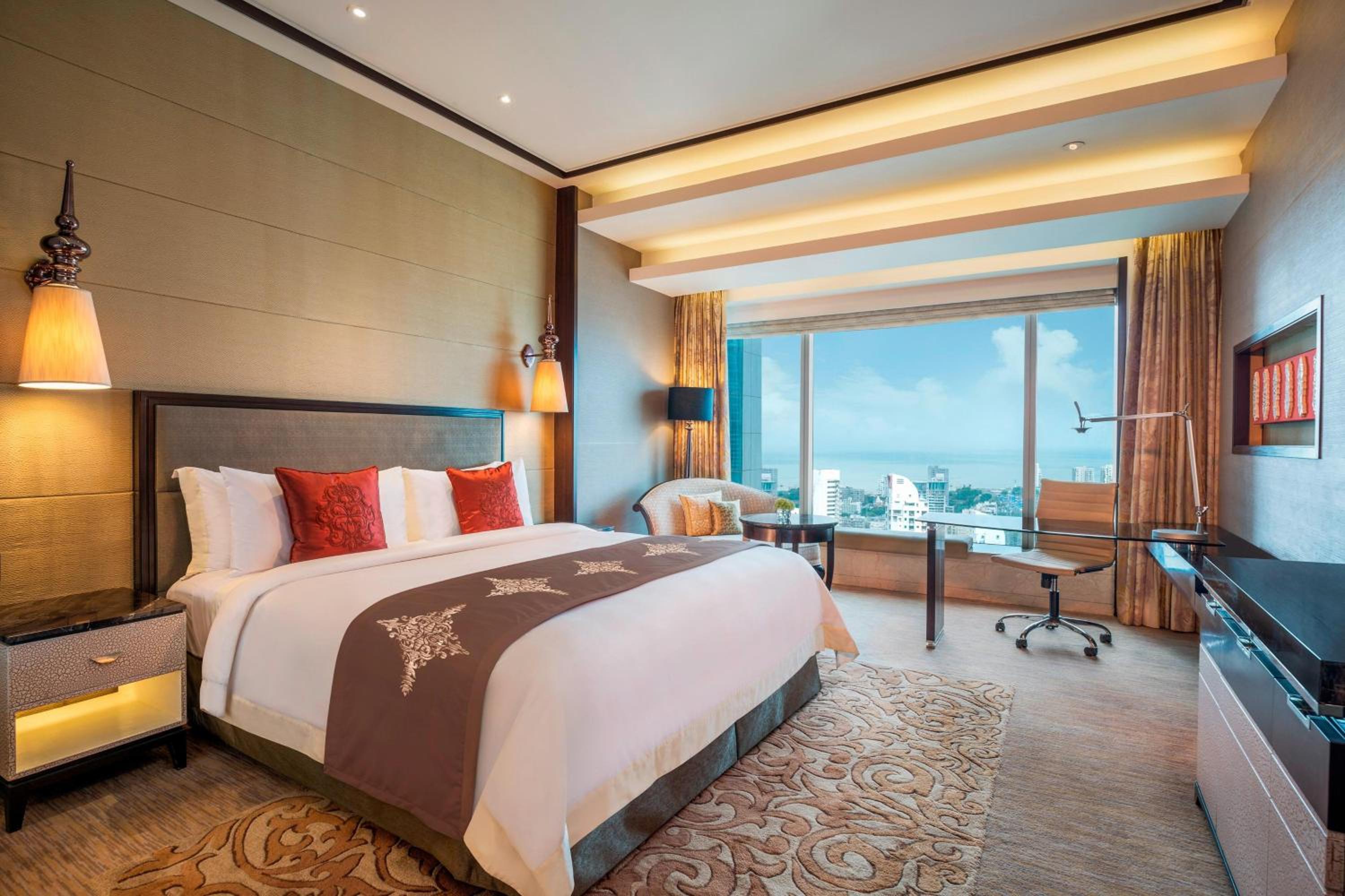 Guest room, 1 King, Skyline view