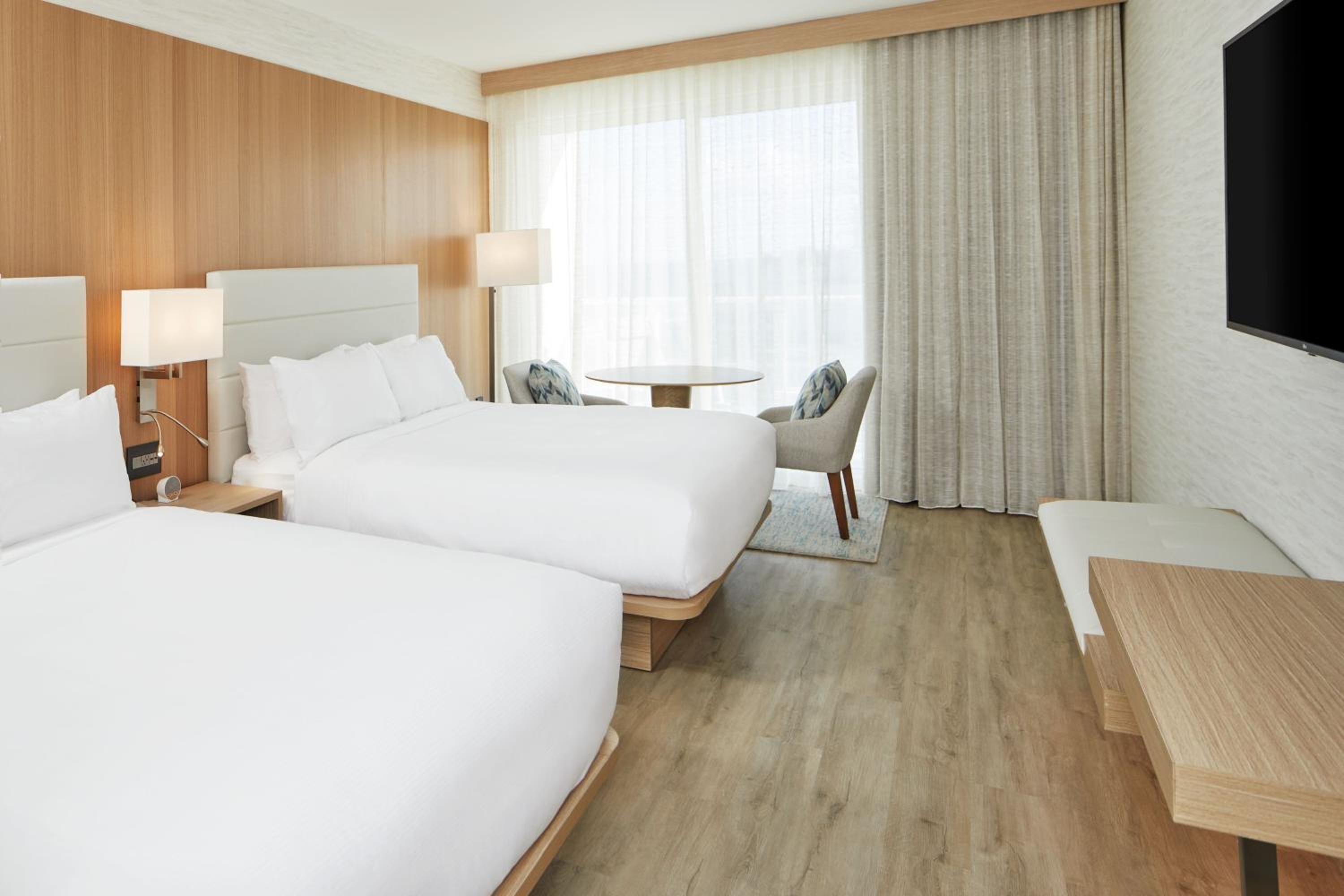 2 Queen Guest Room, Partial Ocean View, Balcony