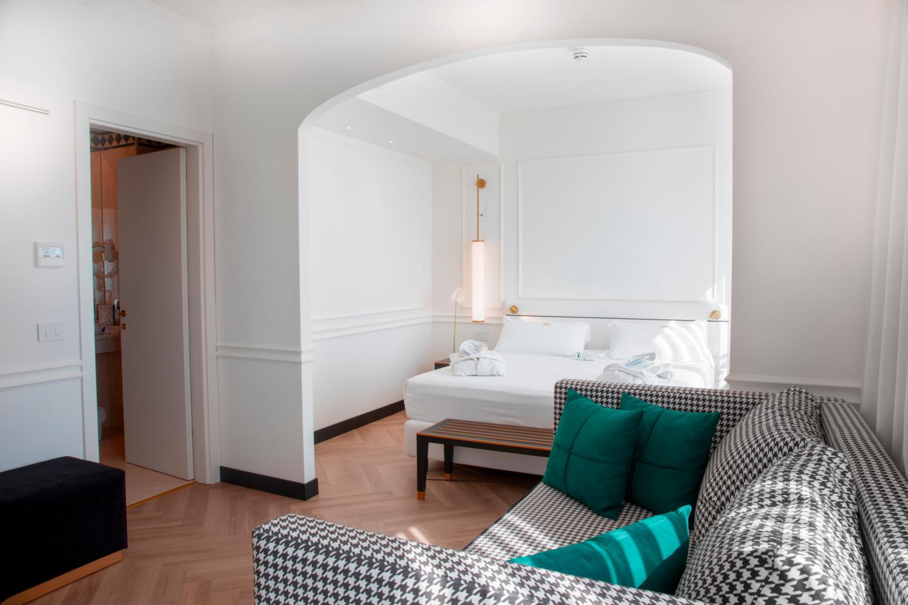Junior Suite with Sea View - Photo 8