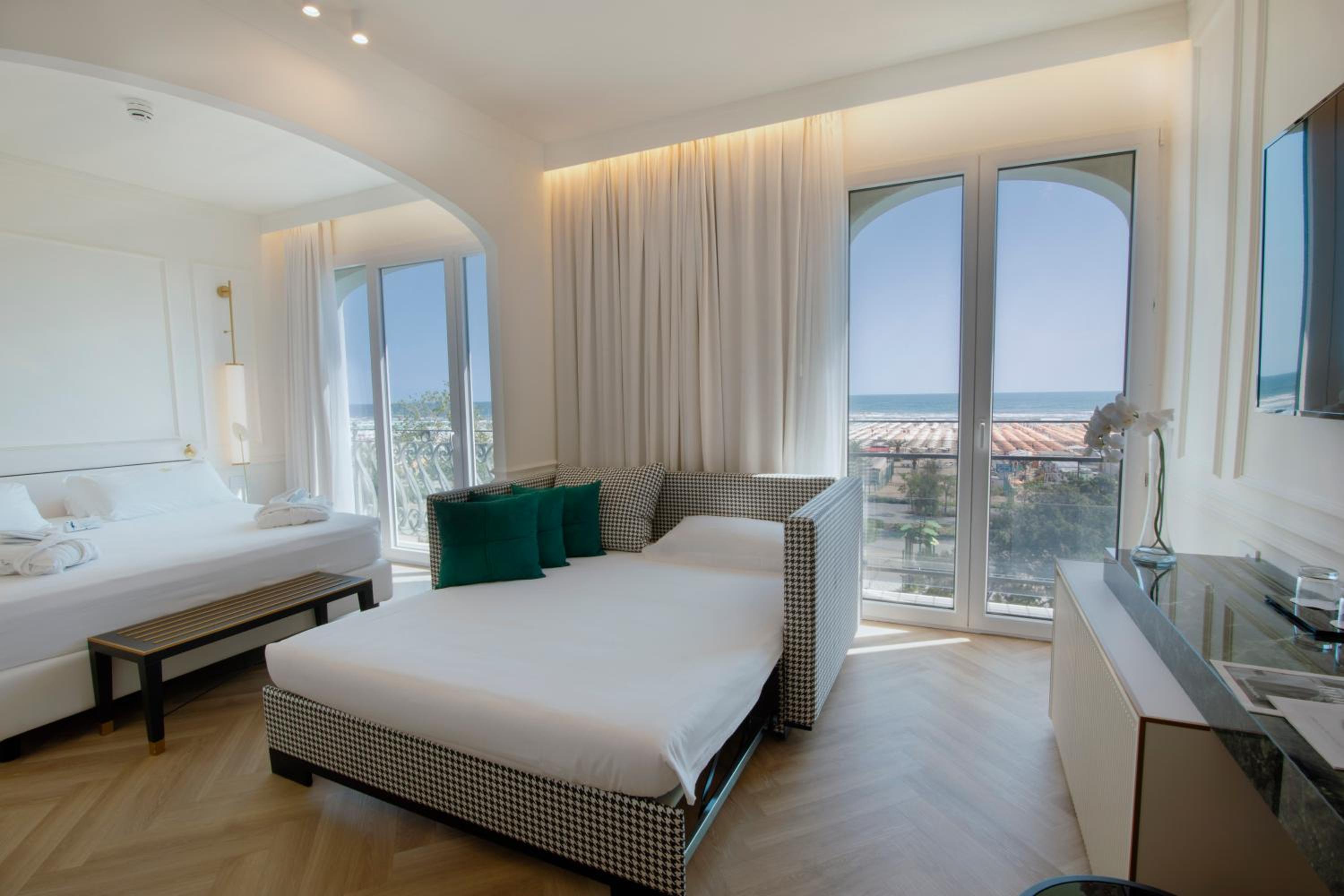 Junior Suite with Sea View - Photo 9
