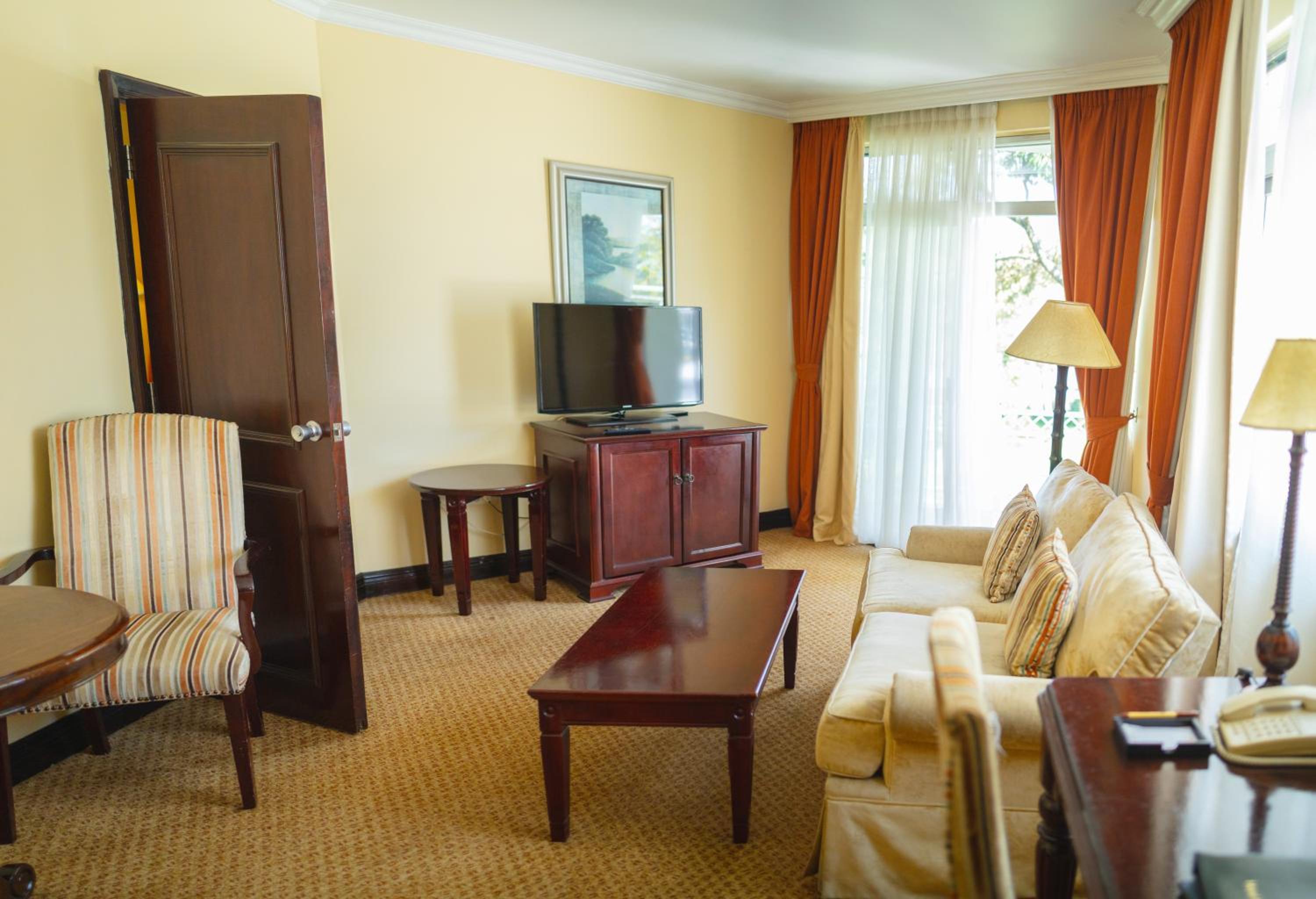 Suite - Photo 2