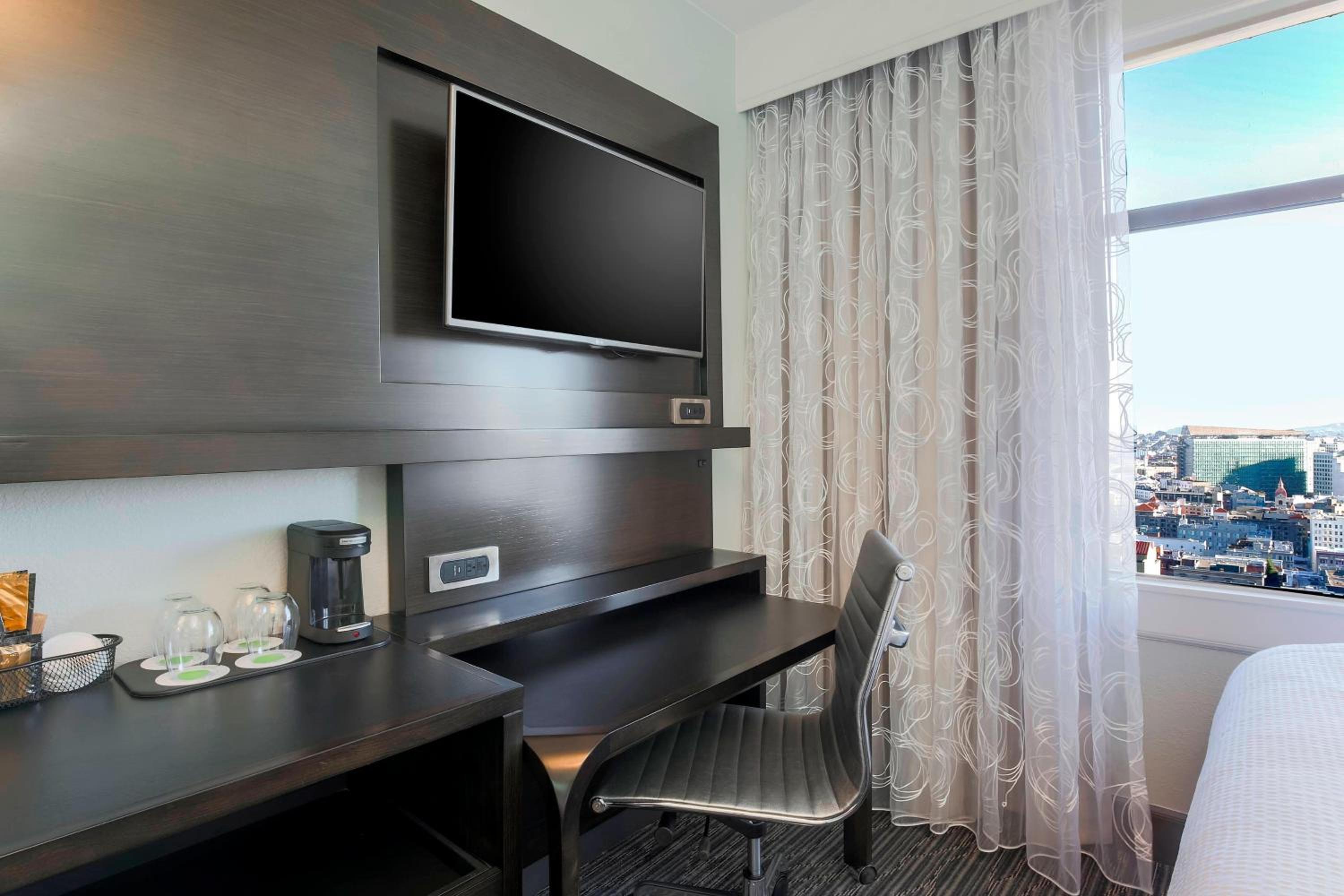 Queen Room - Photo 2