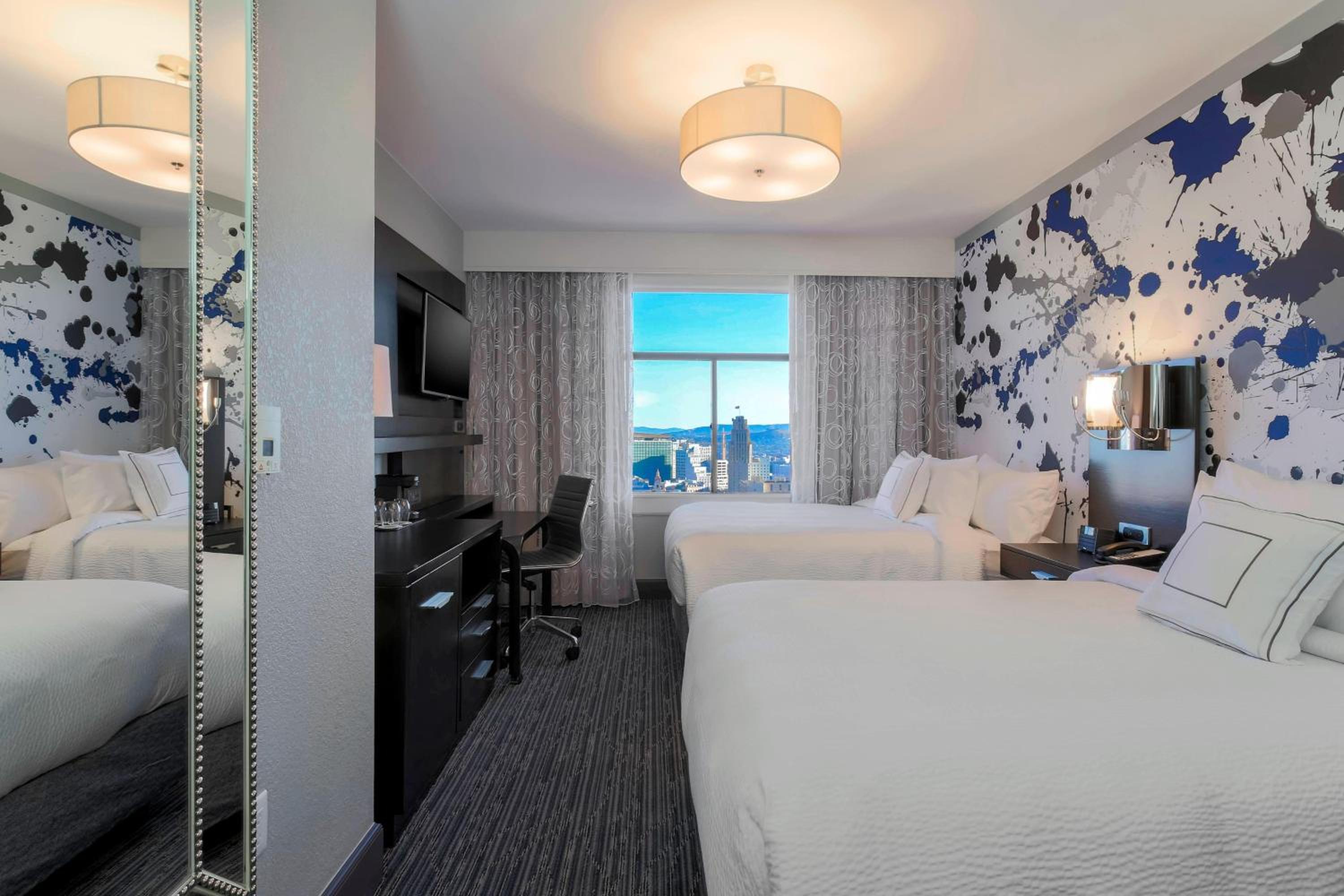 Double Room with City View - Photo 3