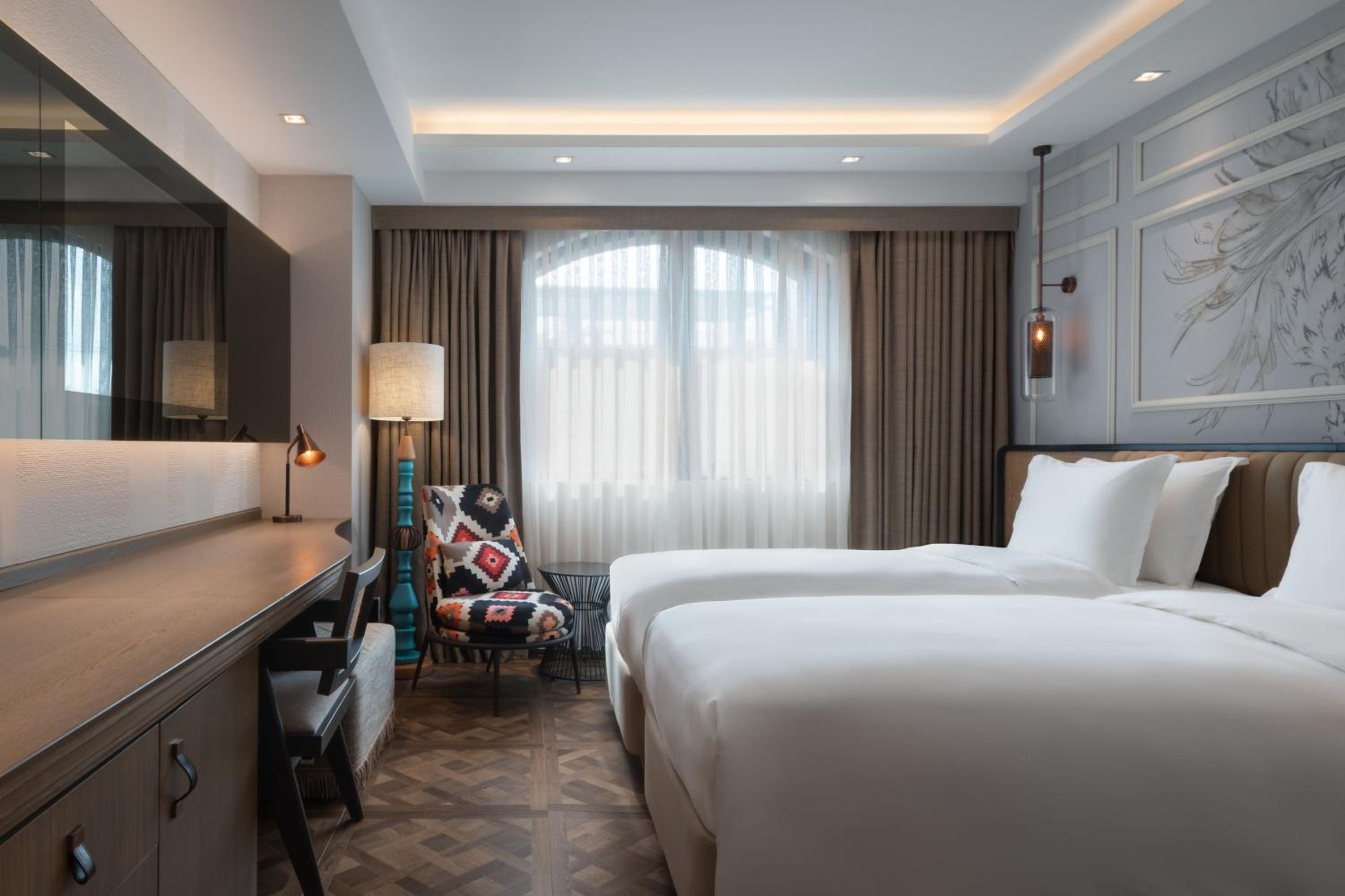 Deluxe Twin Room with Street View