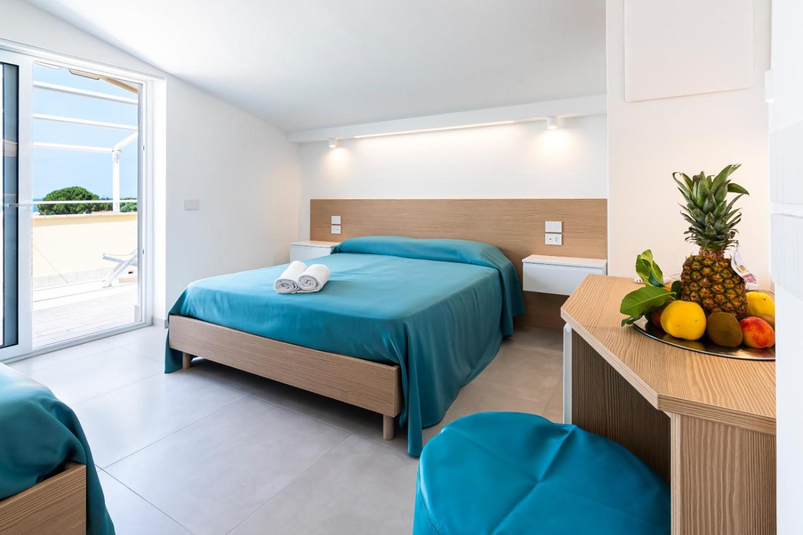 Double Room with Balcony and Sea View photo 3