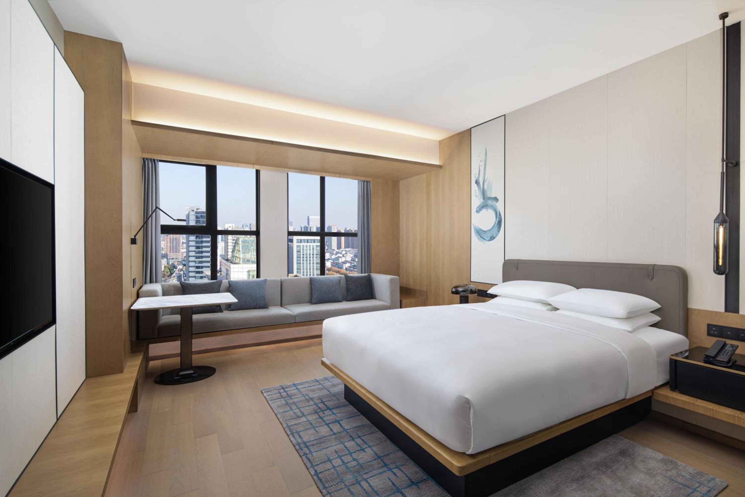 Standard King Room with City View