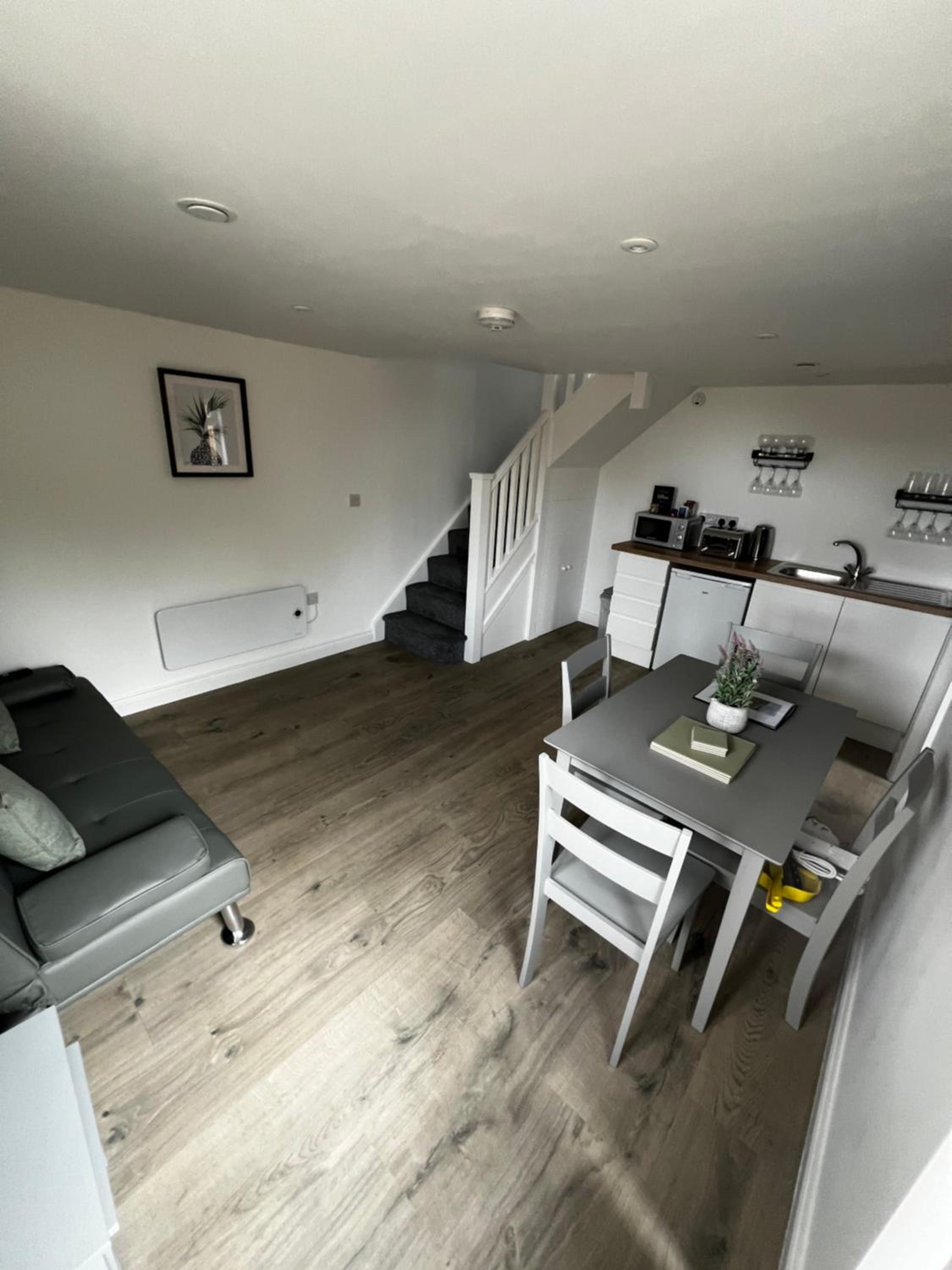 One-Bedroom Apartment photo 2