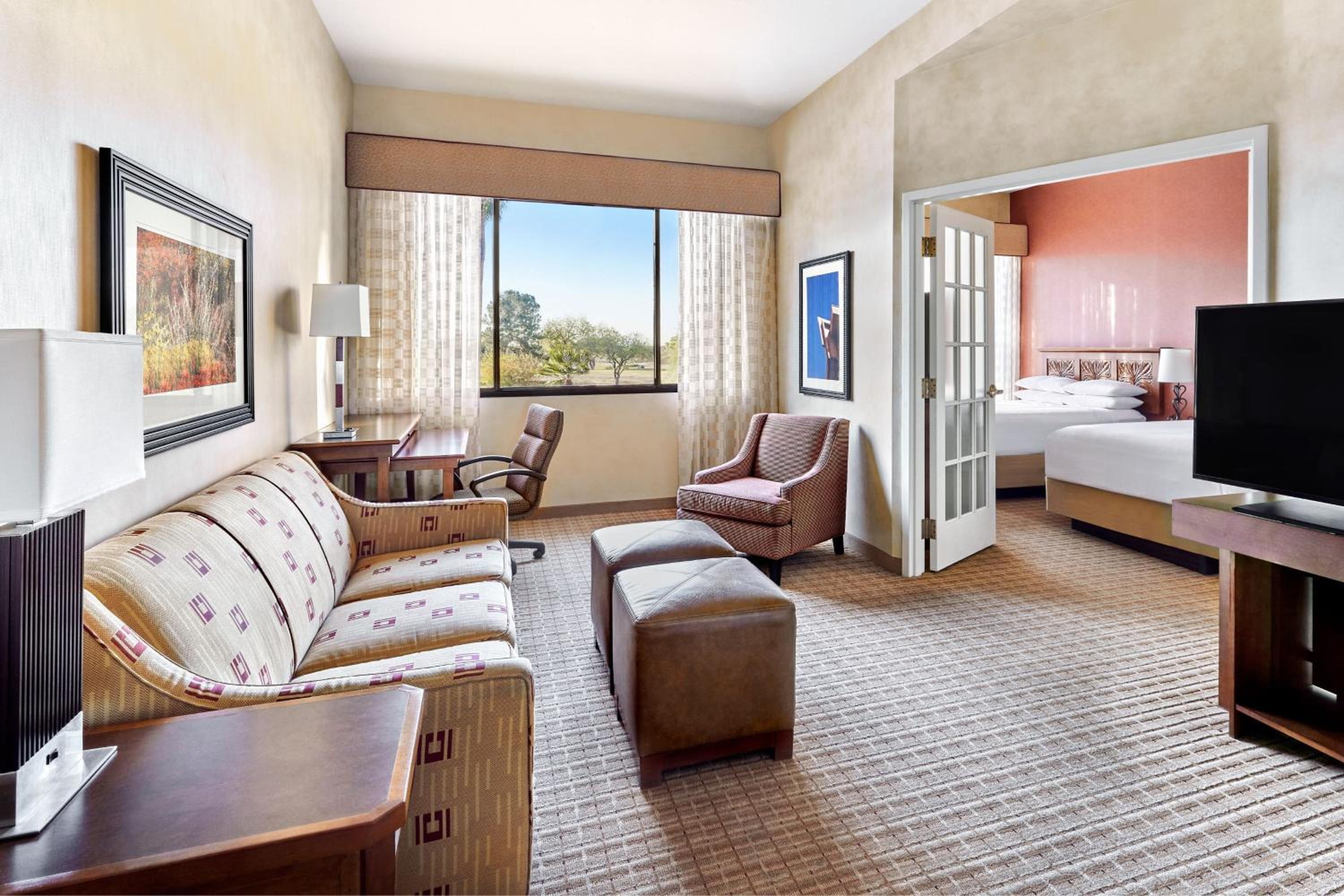 One-Bedroom 2 Double Bed Suite with View - Photo 1