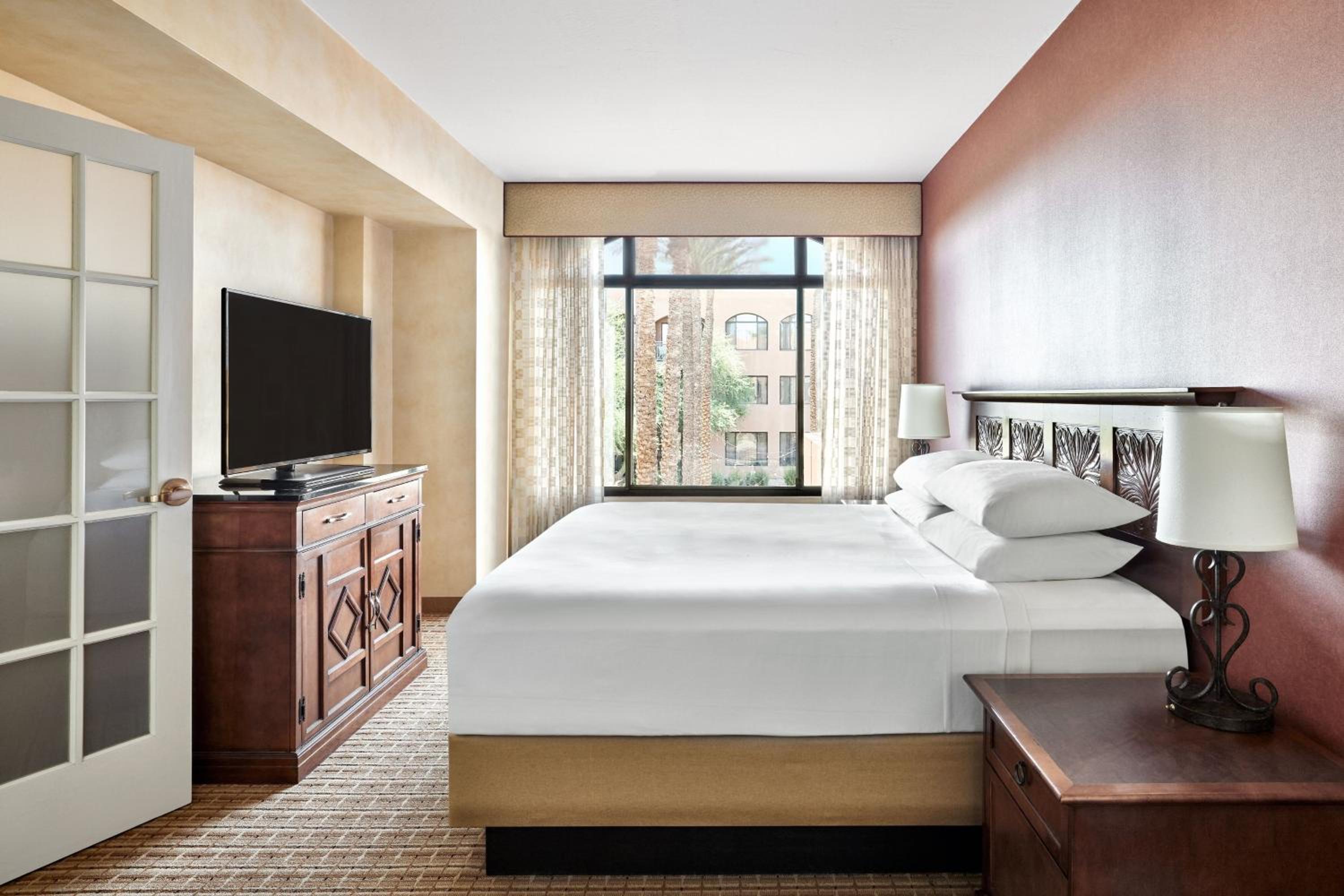 One-Bedroom King Suite  - Photo 3