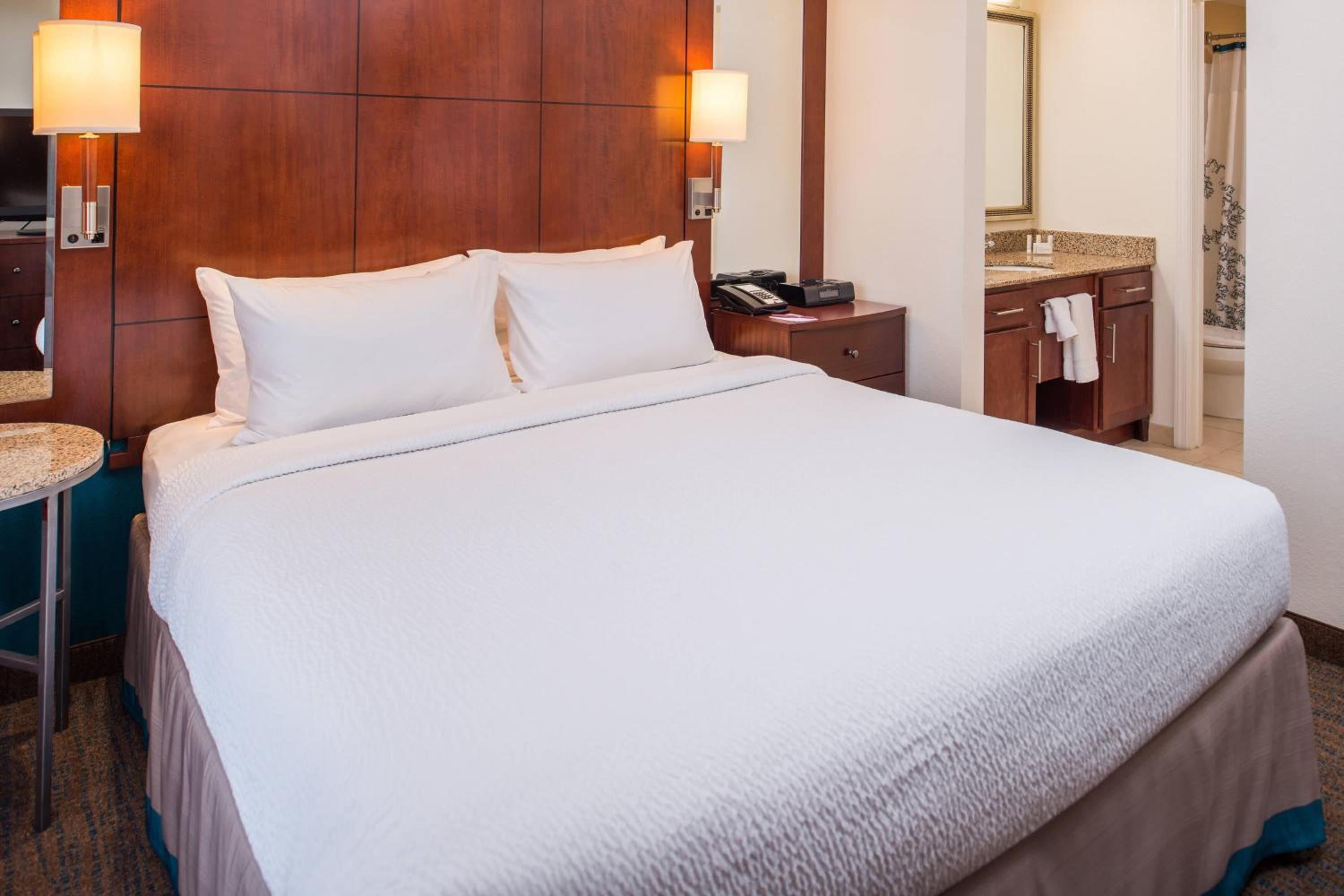 Executive Suite - Photo 14