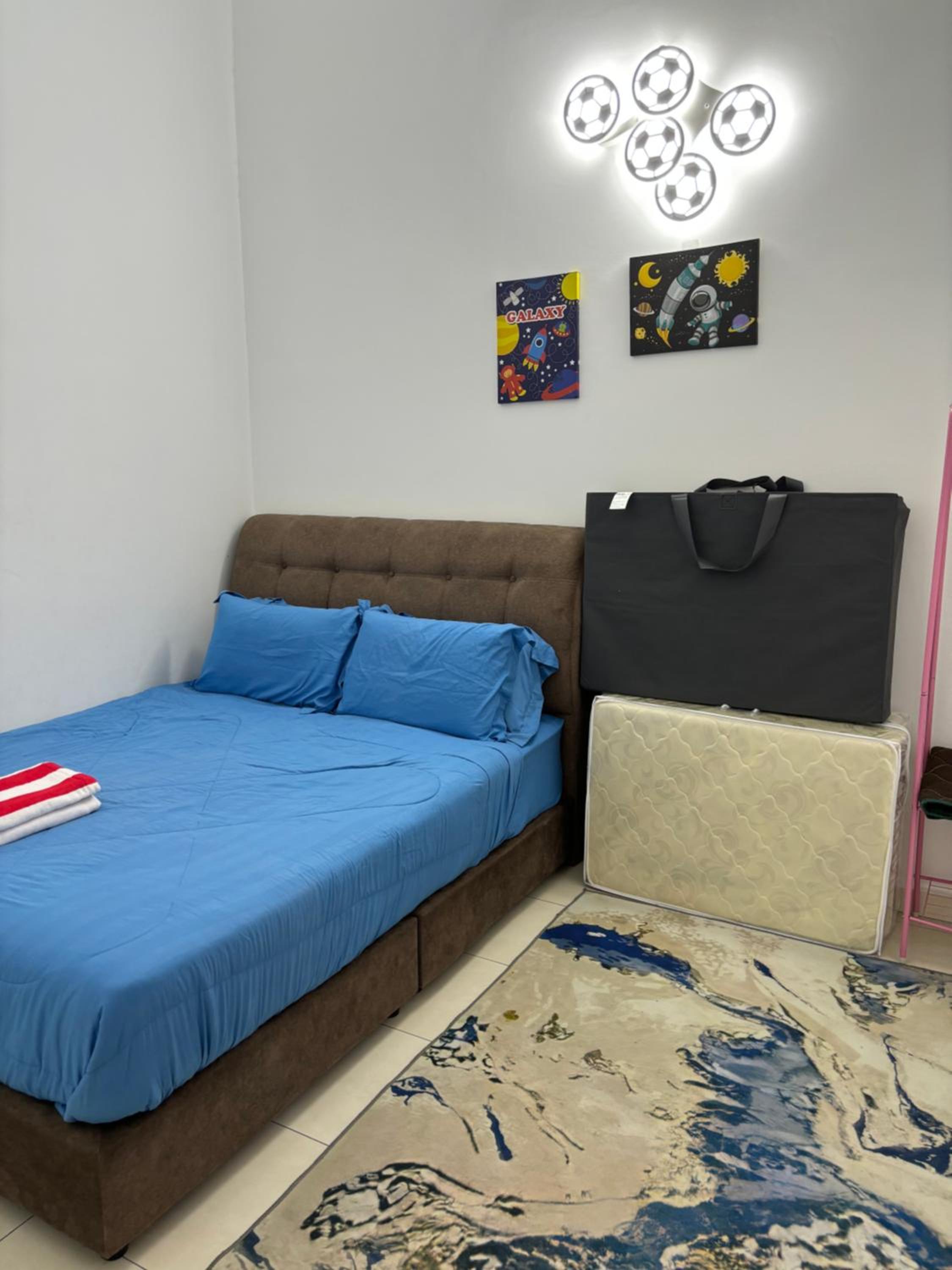 Three-Bedroom House photo 2
