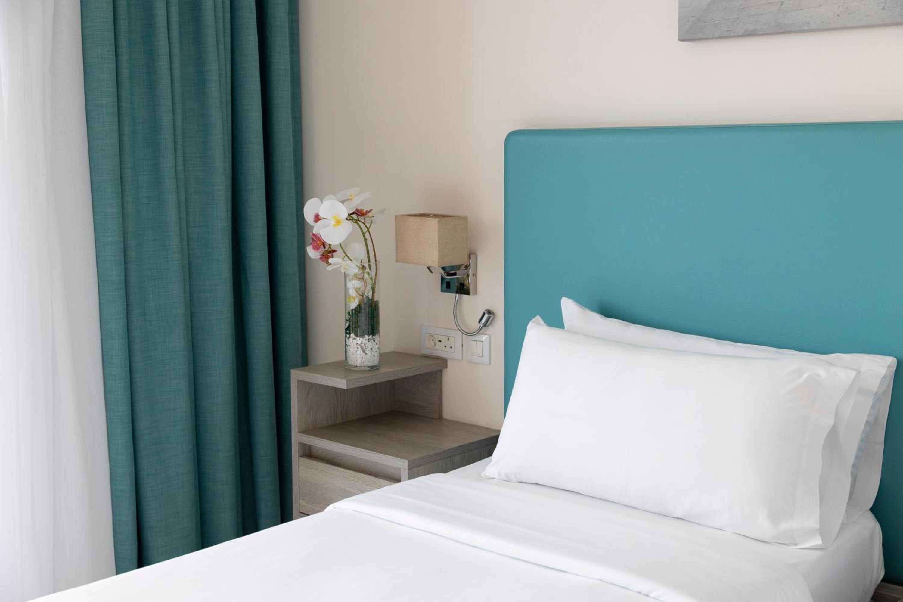Bed & Sleeping Area
