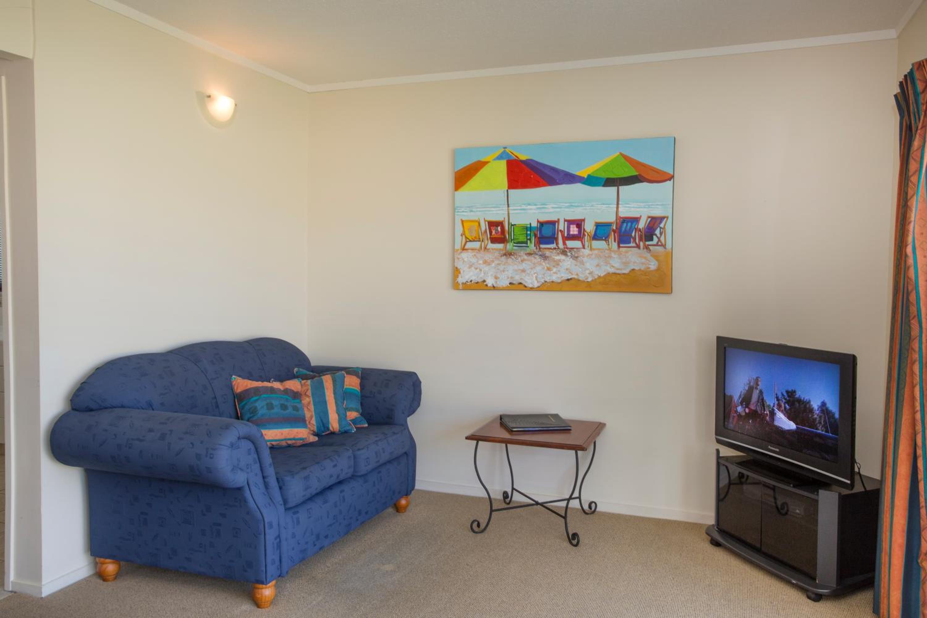 Queen Two Bedroom Apartment (sleeps 4) - Photo 3