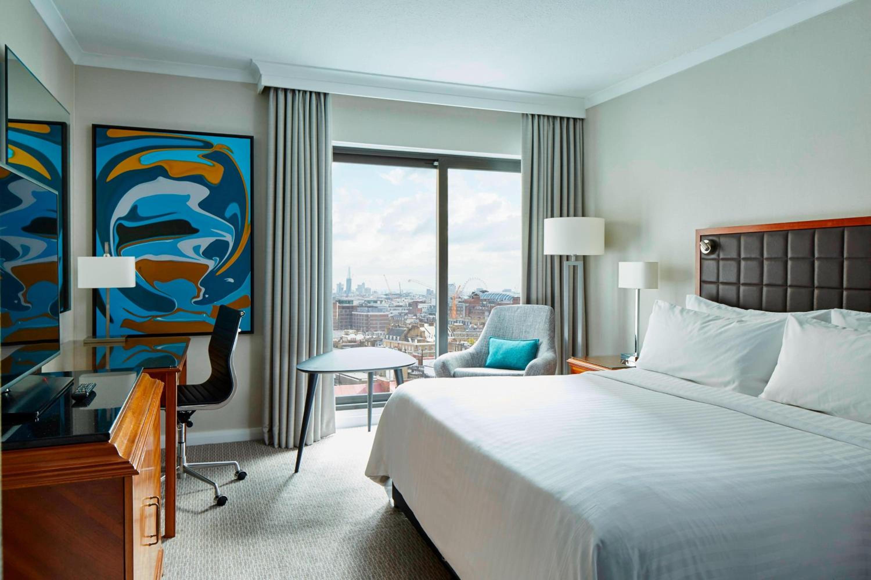 Deluxe King Room photo 1