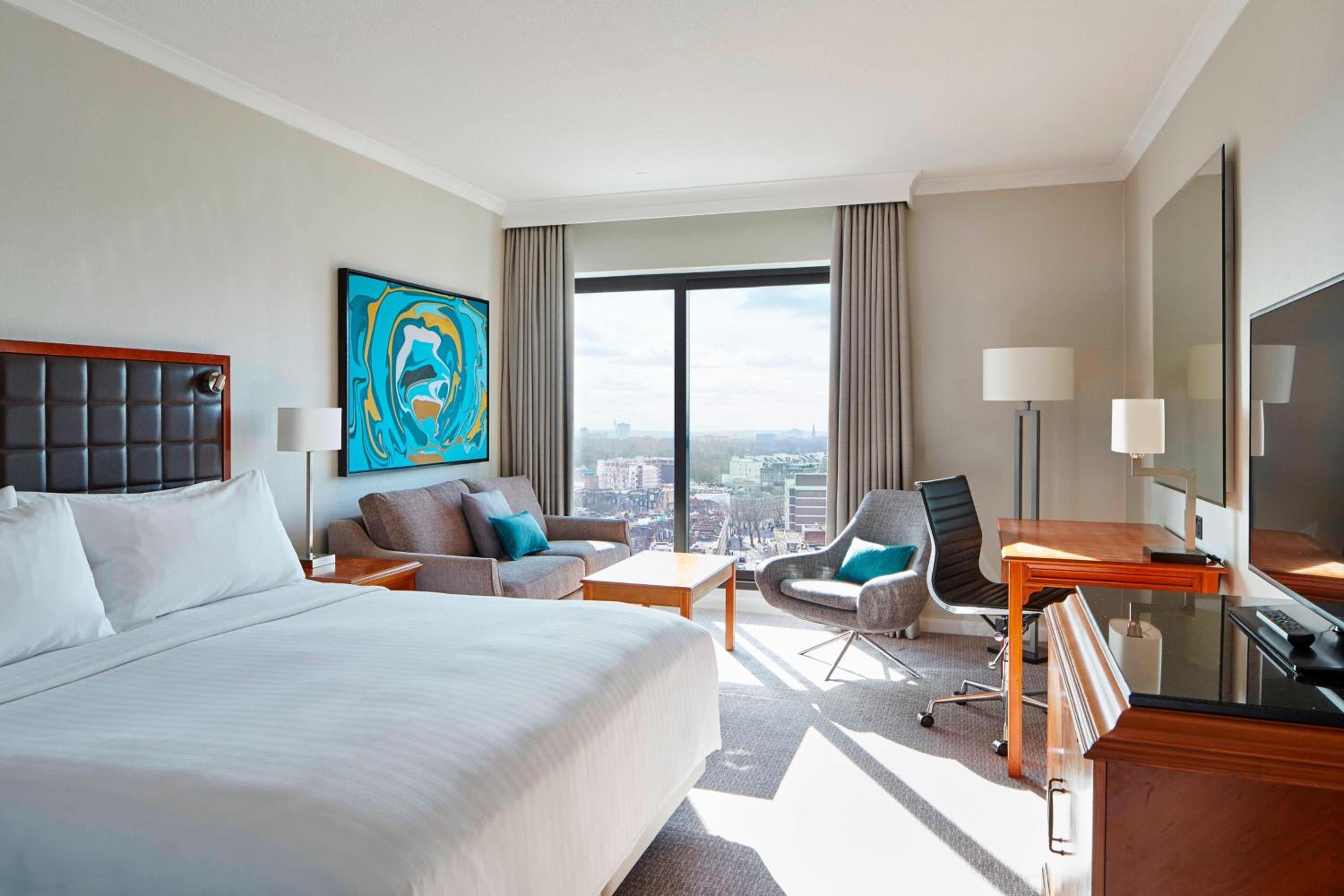 Superior King Room with Sofa Bed photo 2
