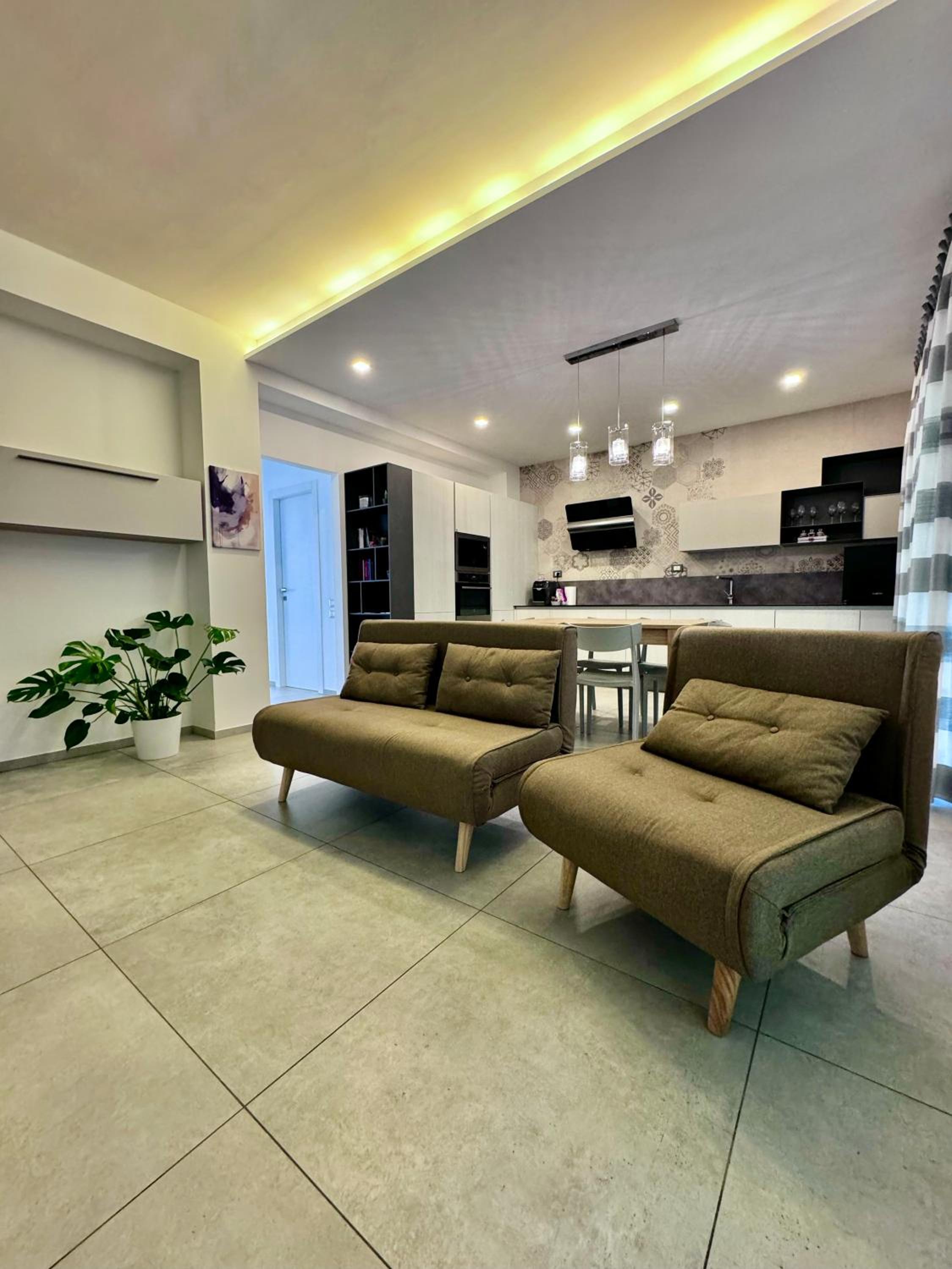 Three-Bedroom Apartment with Mountain View photo 1