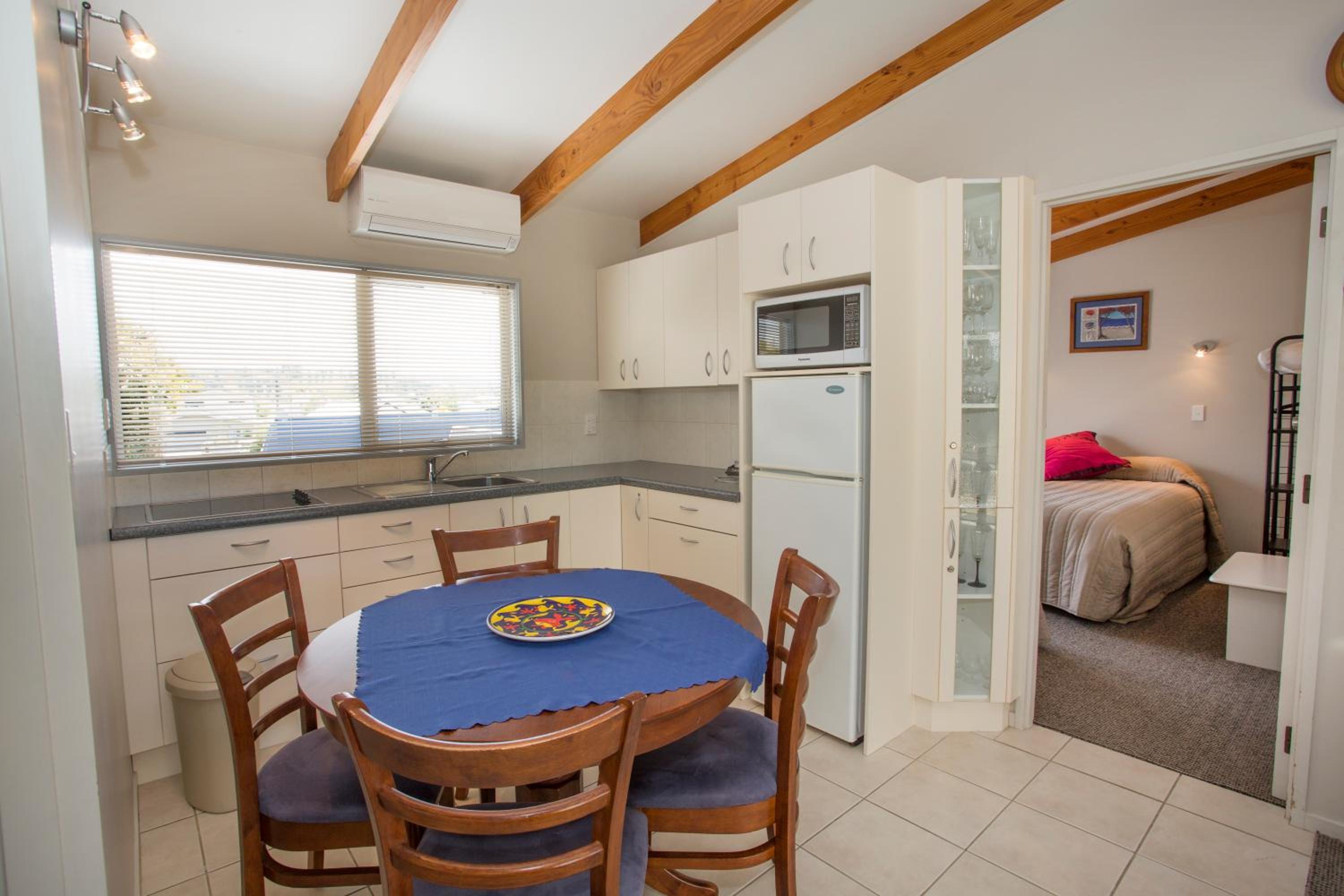 Queen Two Bedroom Apartment (sleeps 4) - Photo 4