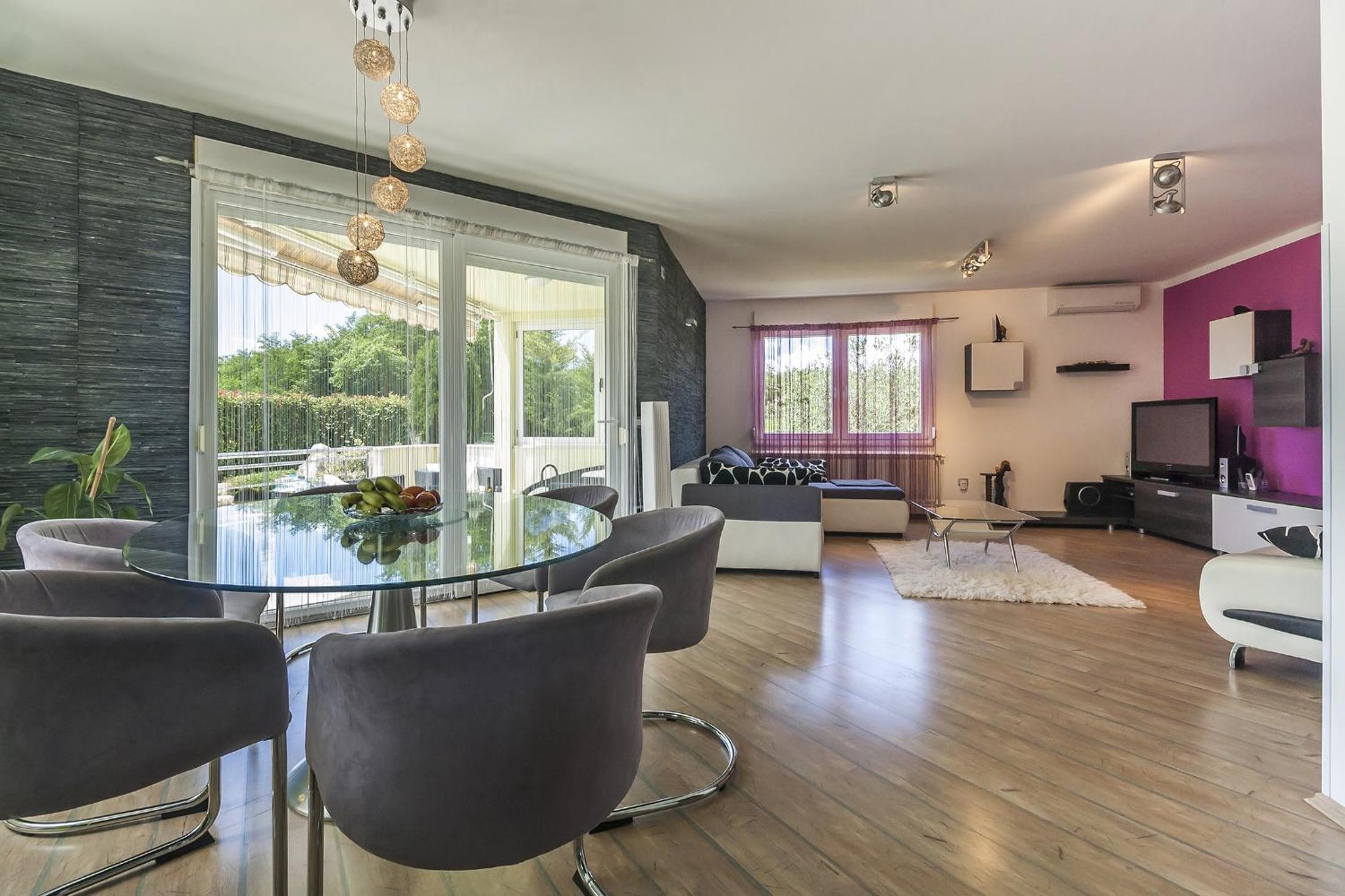 Villa photo 3