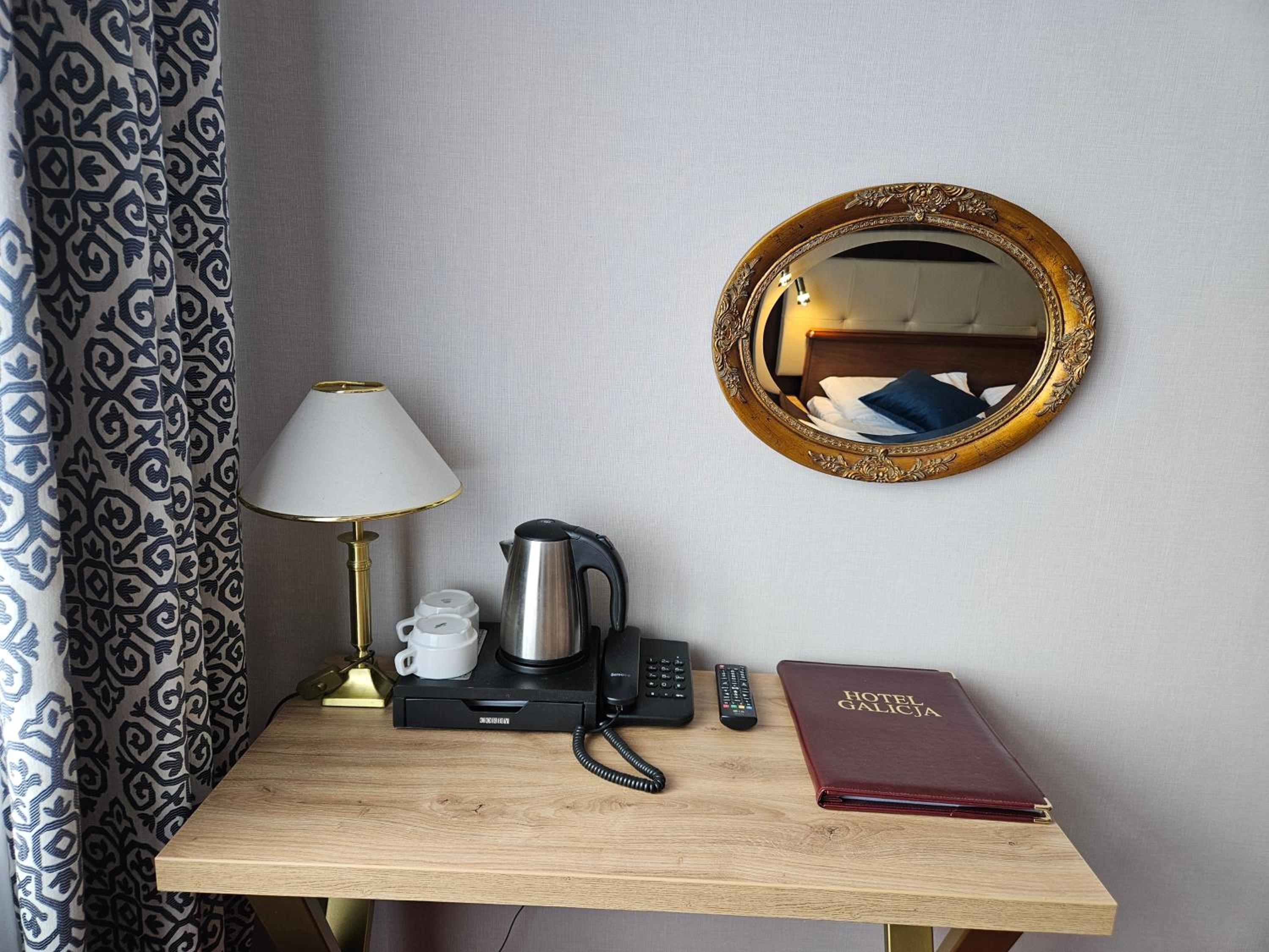 Standard Twin Room with Sofa - Photo 7