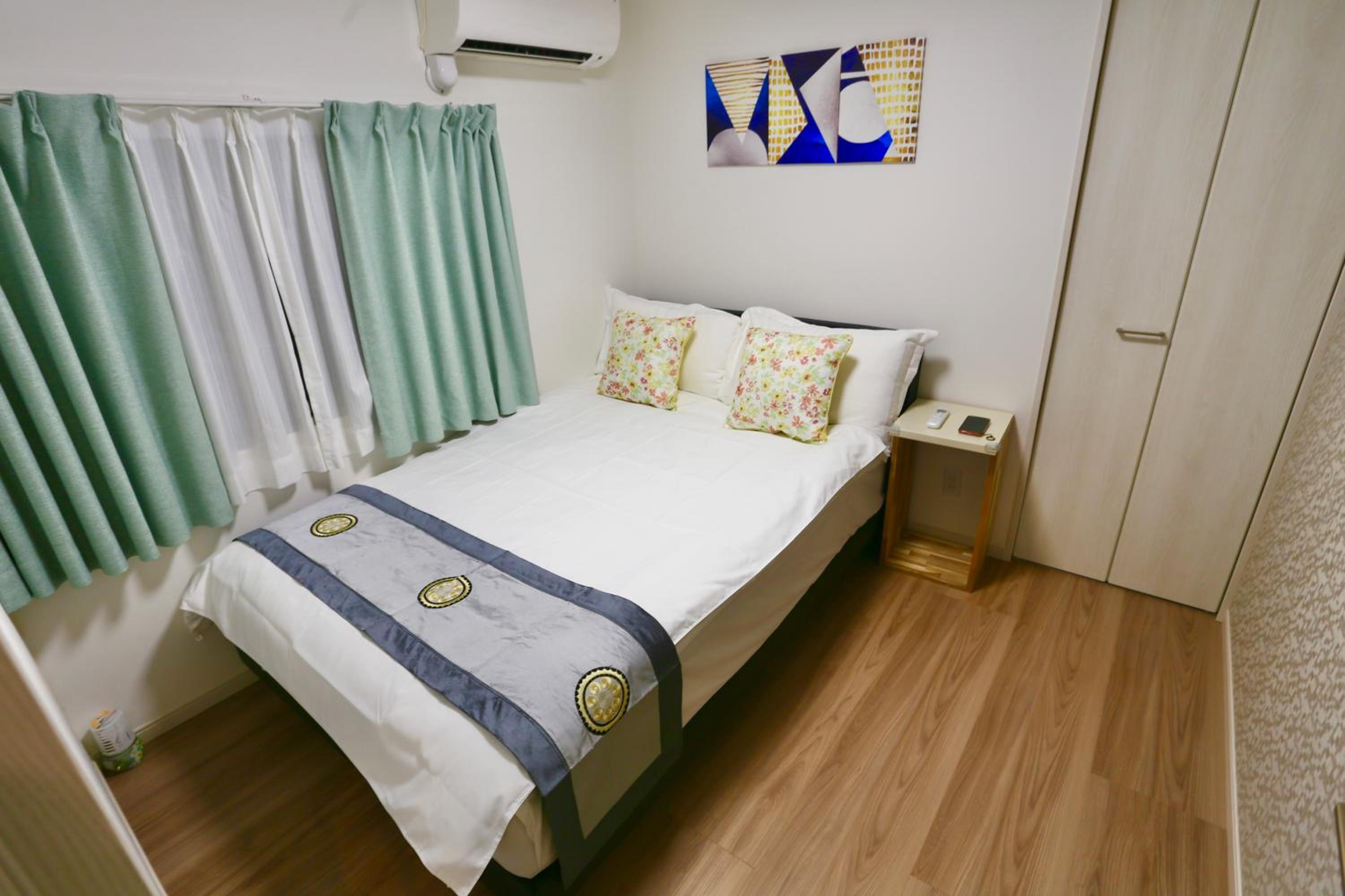 One-Bedroom Apartment photo 1