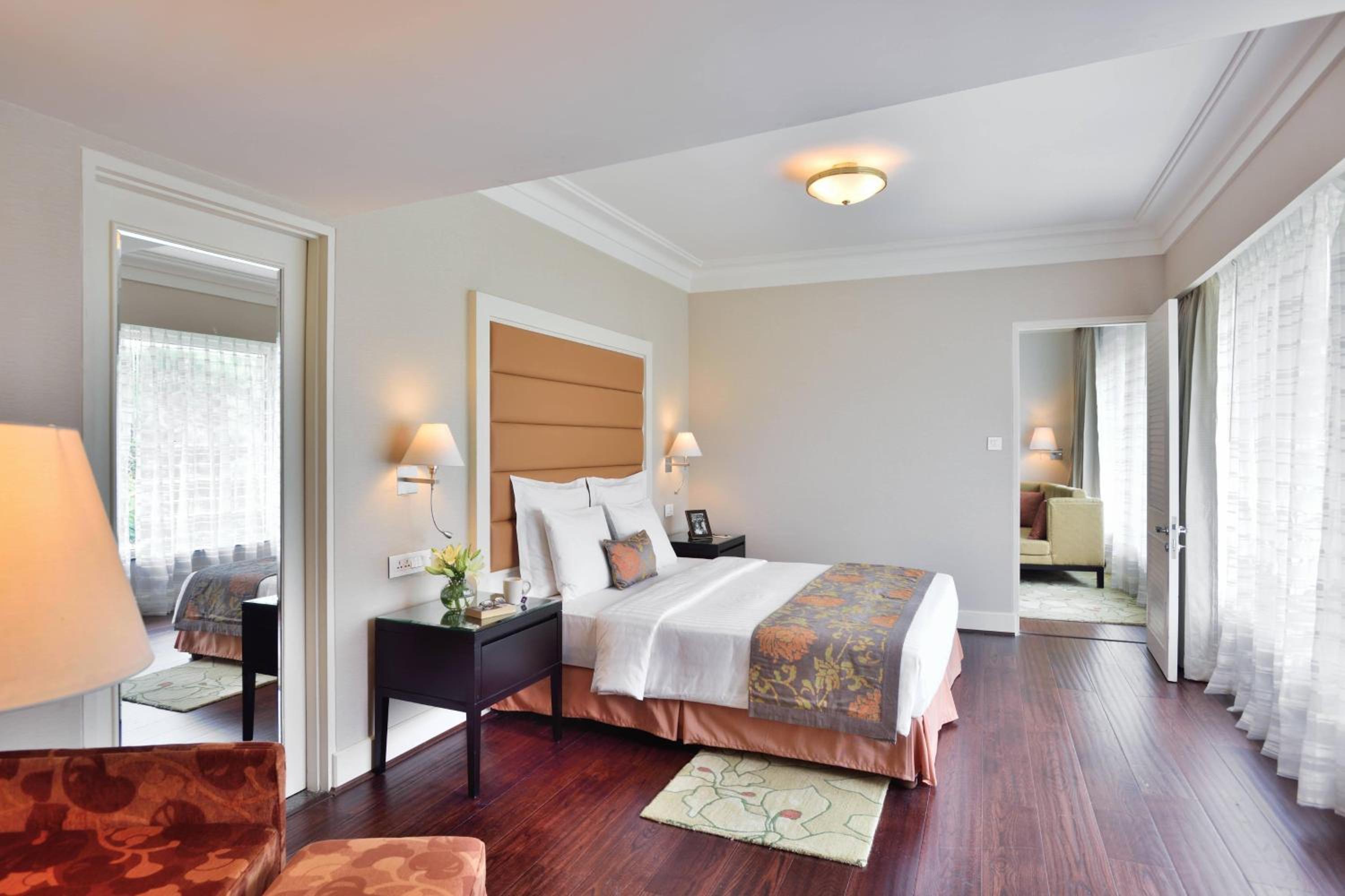 Two-Bedroom Apartment with Lake View - Photo 4