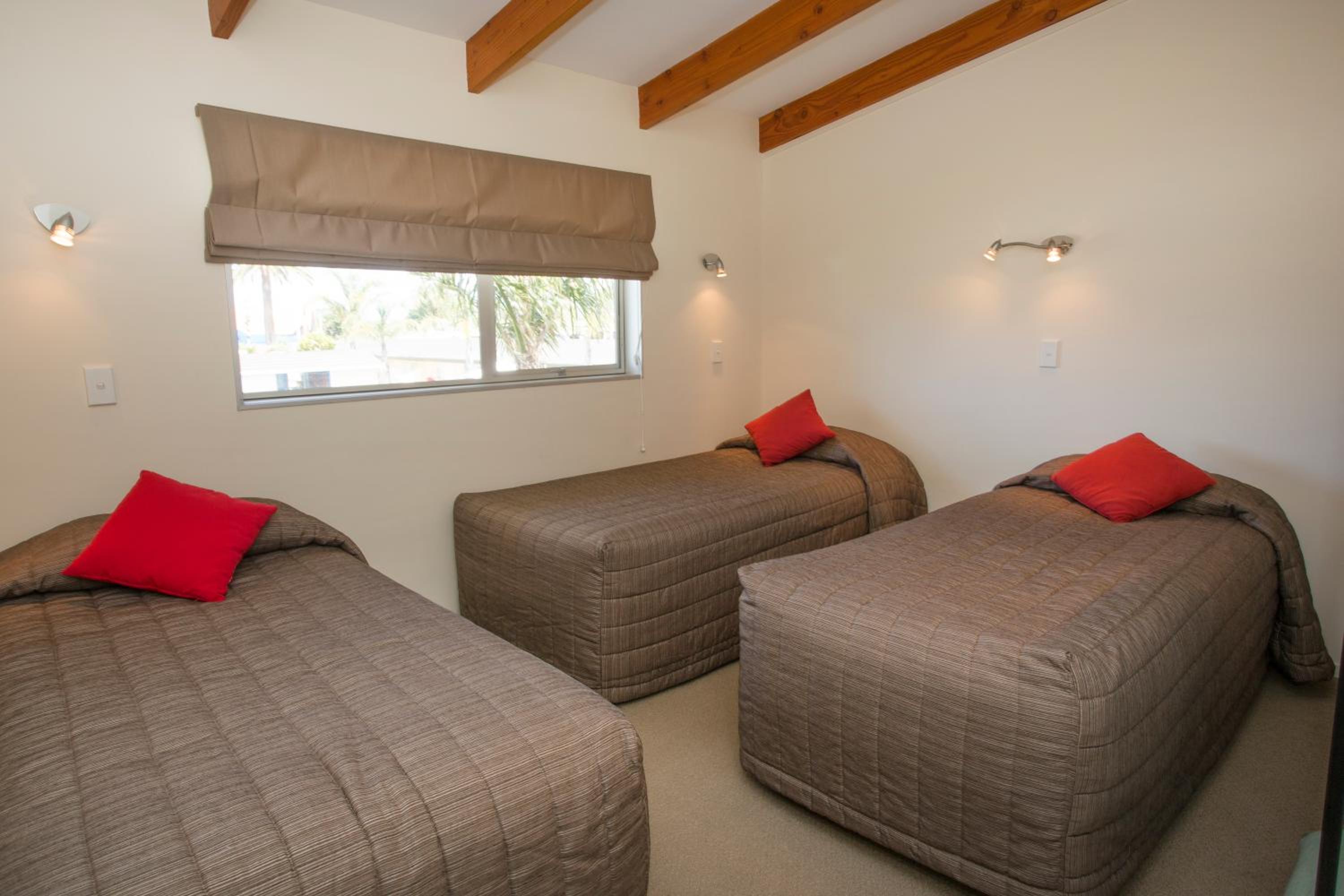 Queen Two Bedroom Apartment (sleeps 4) - Photo 7