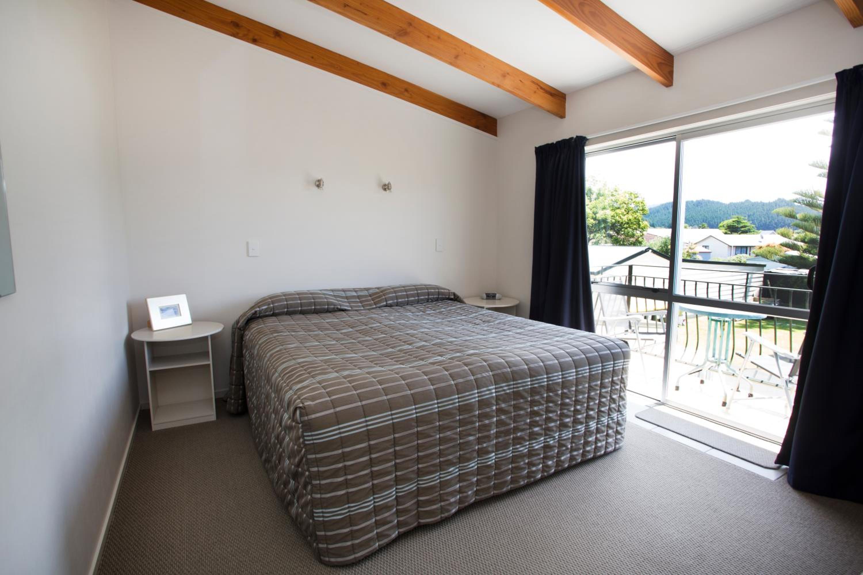 Queen Two Bedroom Apartment (sleeps 4) - Photo 6